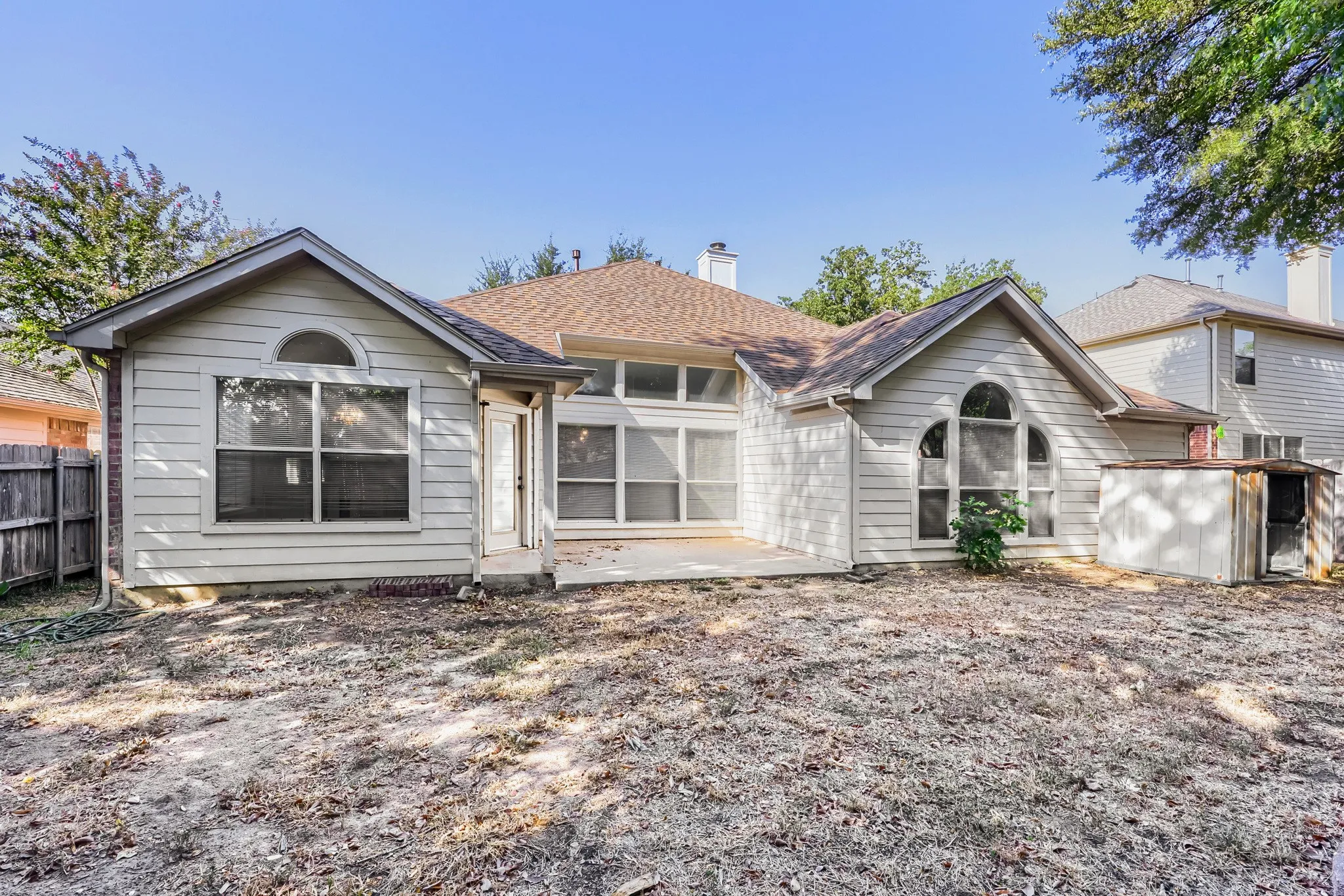 Single Family Residence For Sale in Johnson County , 605 Oakbrook Drive, Burleson, Texas 76028, 4 Bedroom, 2 Bathroom, 2 Garage spaces, 2,532 Sqft, built in 2001, mls#21383867, Real Estate Agent in Burleson, Homes For Sale in Johnson county, Homes For Sale in Burleson, Realtor in Burleson Texas, Real Estate Brokerage Independent Realty Texas, Luminita Cordes Realtor