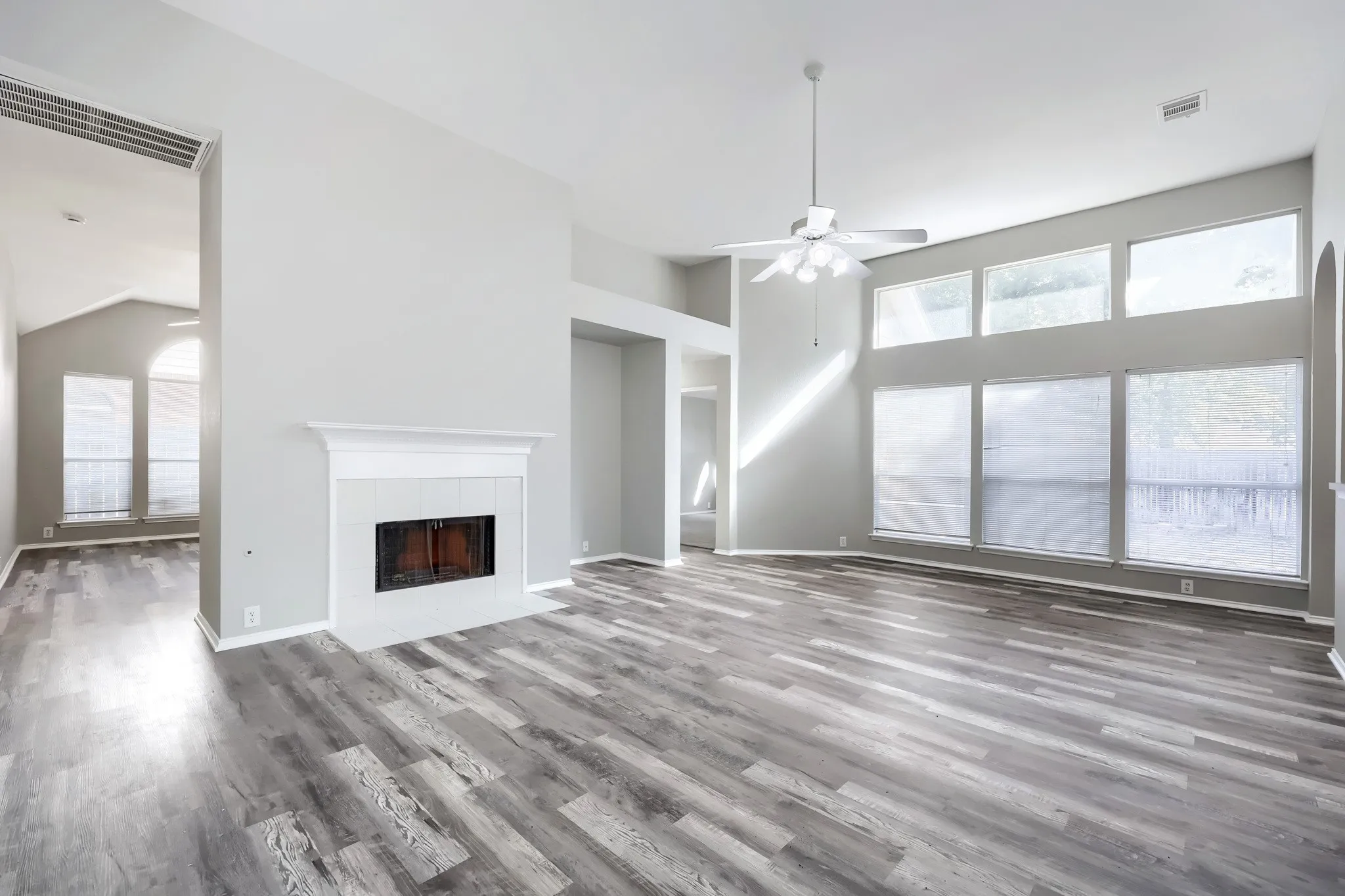 Single Family Residence For Sale in Johnson County , 605 Oakbrook Drive, Burleson, Texas 76028, 4 Bedroom, 2 Bathroom, 2 Garage spaces, 2,532 Sqft, built in 2001, mls#21383867, Real Estate Agent in Burleson, Homes For Sale in Johnson county, Homes For Sale in Burleson, Realtor in Burleson Texas, Real Estate Brokerage Independent Realty Texas, Luminita Cordes Realtor