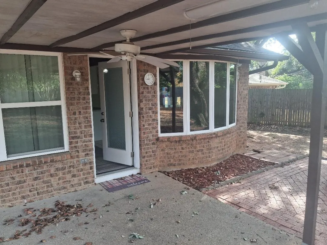 Single Family Residence For Rent in Tarrant County , 2206 Sexton Drive, Arlington, Texas 76015, 3 Bedroom, 2 Bathroom, 2 Garage spaces, 1,546 Sqft, built in 1980, mls#21391925, Real Estate Agent in Arlington, Homes For Rent in Tarrant county, Homes For Rent in Arlington, Realtor in Arlington Texas, Real Estate Brokerage Independent Realty Texas, Luminita Cordes Realtor