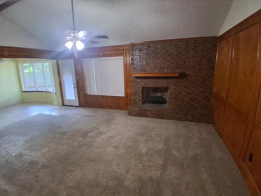 Single Family Residence For Rent in Tarrant County , 2206 Sexton Drive, Arlington, Texas 76015, 3 Bedroom, 2 Bathroom, 2 Garage spaces, 1,546 Sqft, built in 1980, mls#21391925, Real Estate Agent in Arlington, Homes For Rent in Tarrant county, Homes For Rent in Arlington, Realtor in Arlington Texas, Real Estate Brokerage Independent Realty Texas, Luminita Cordes Realtor