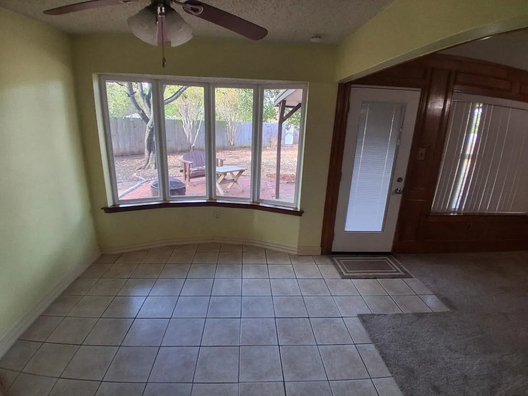 Single Family Residence For Rent in Tarrant County , 2206 Sexton Drive, Arlington, Texas 76015, 3 Bedroom, 2 Bathroom, 2 Garage spaces, 1,546 Sqft, built in 1980, mls#21391925, Real Estate Agent in Arlington, Homes For Rent in Tarrant county, Homes For Rent in Arlington, Realtor in Arlington Texas, Real Estate Brokerage Independent Realty Texas, Luminita Cordes Realtor