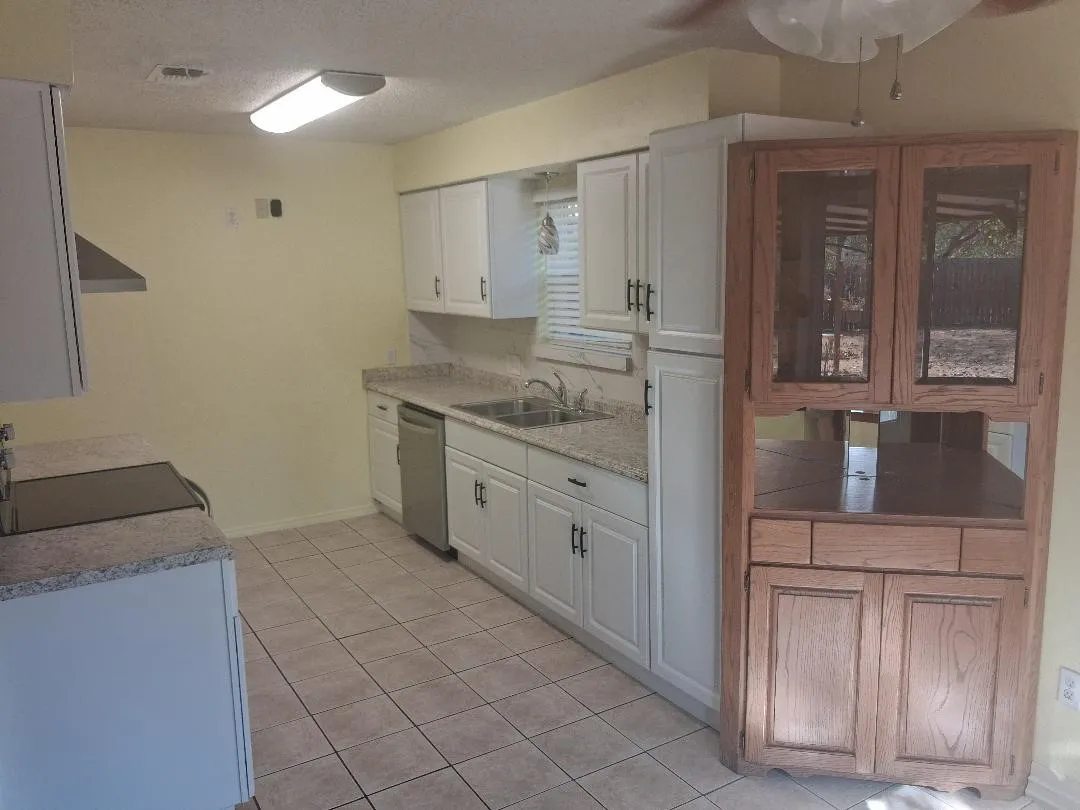 Single Family Residence For Rent in Tarrant County , 2206 Sexton Drive, Arlington, Texas 76015, 3 Bedroom, 2 Bathroom, 2 Garage spaces, 1,546 Sqft, built in 1980, mls#21391925, Real Estate Agent in Arlington, Homes For Rent in Tarrant county, Homes For Rent in Arlington, Realtor in Arlington Texas, Real Estate Brokerage Independent Realty Texas, Luminita Cordes Realtor