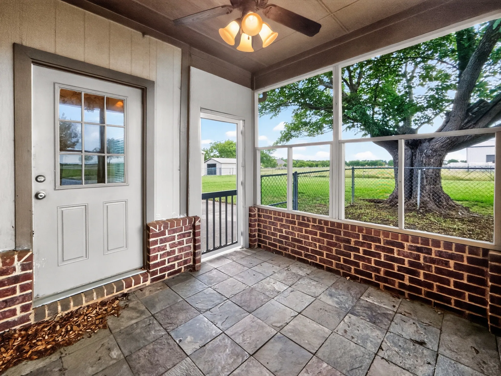 Single Family Residence For Rent in Grayson County , 1255 Vineyard Road, Gunter, Texas 75058, 4 Bedroom, 3 Bathroom, 2 Garage spaces, 2,507 Sqft, built in 2005, mls#21392371, Real Estate Agent in Gunter, Homes For Rent in Grayson county, Homes For Rent in Gunter, Realtor in Gunter Texas, Real Estate Brokerage Independent Realty Texas, Luminita Cordes Realtor