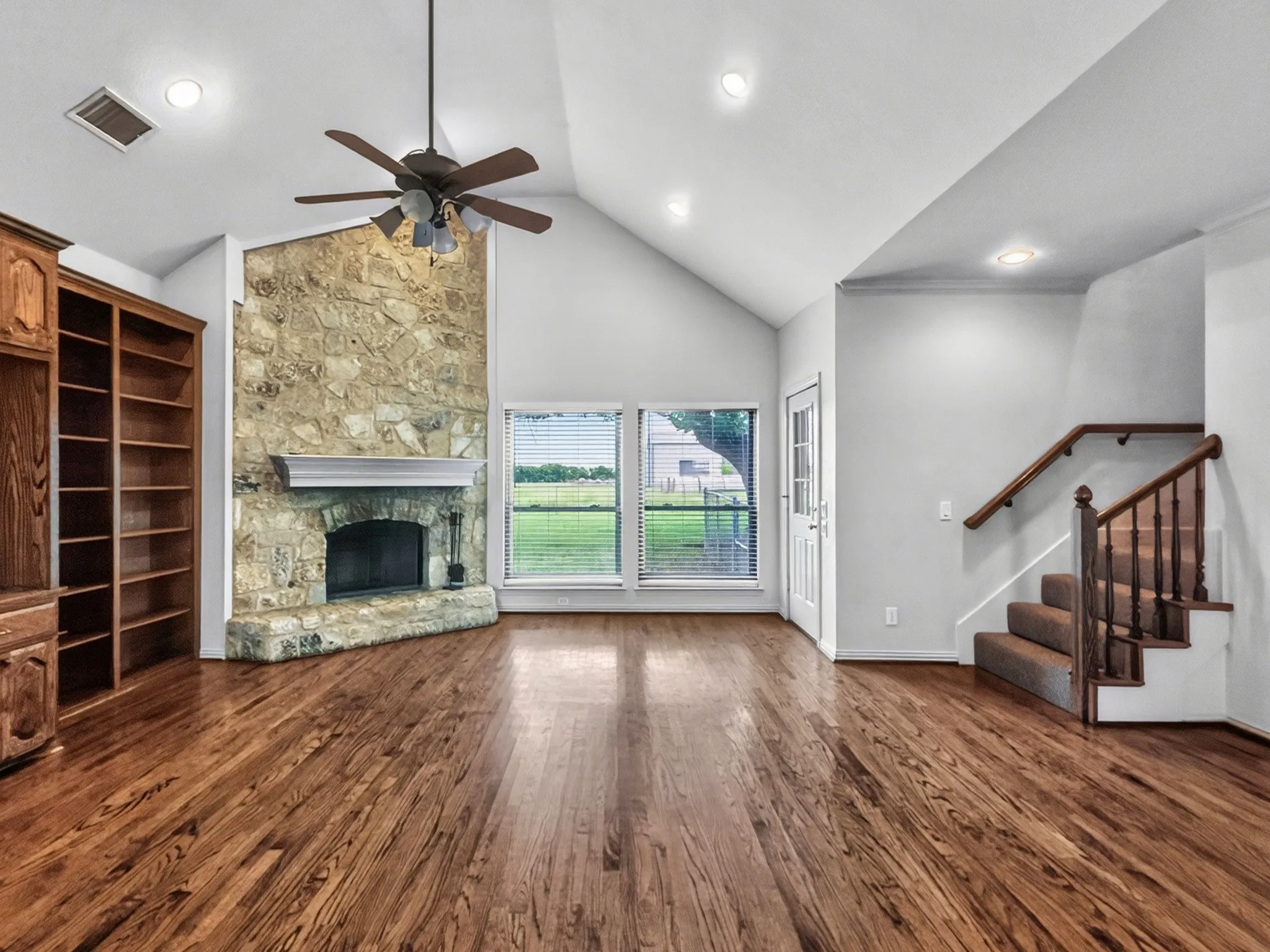 Single Family Residence For Rent in Grayson County , 1255 Vineyard Road, Gunter, Texas 75058, 4 Bedroom, 3 Bathroom, 2 Garage spaces, 2,507 Sqft, built in 2005, mls#21392371, Real Estate Agent in Gunter, Homes For Rent in Grayson county, Homes For Rent in Gunter, Realtor in Gunter Texas, Real Estate Brokerage Independent Realty Texas, Luminita Cordes Realtor
