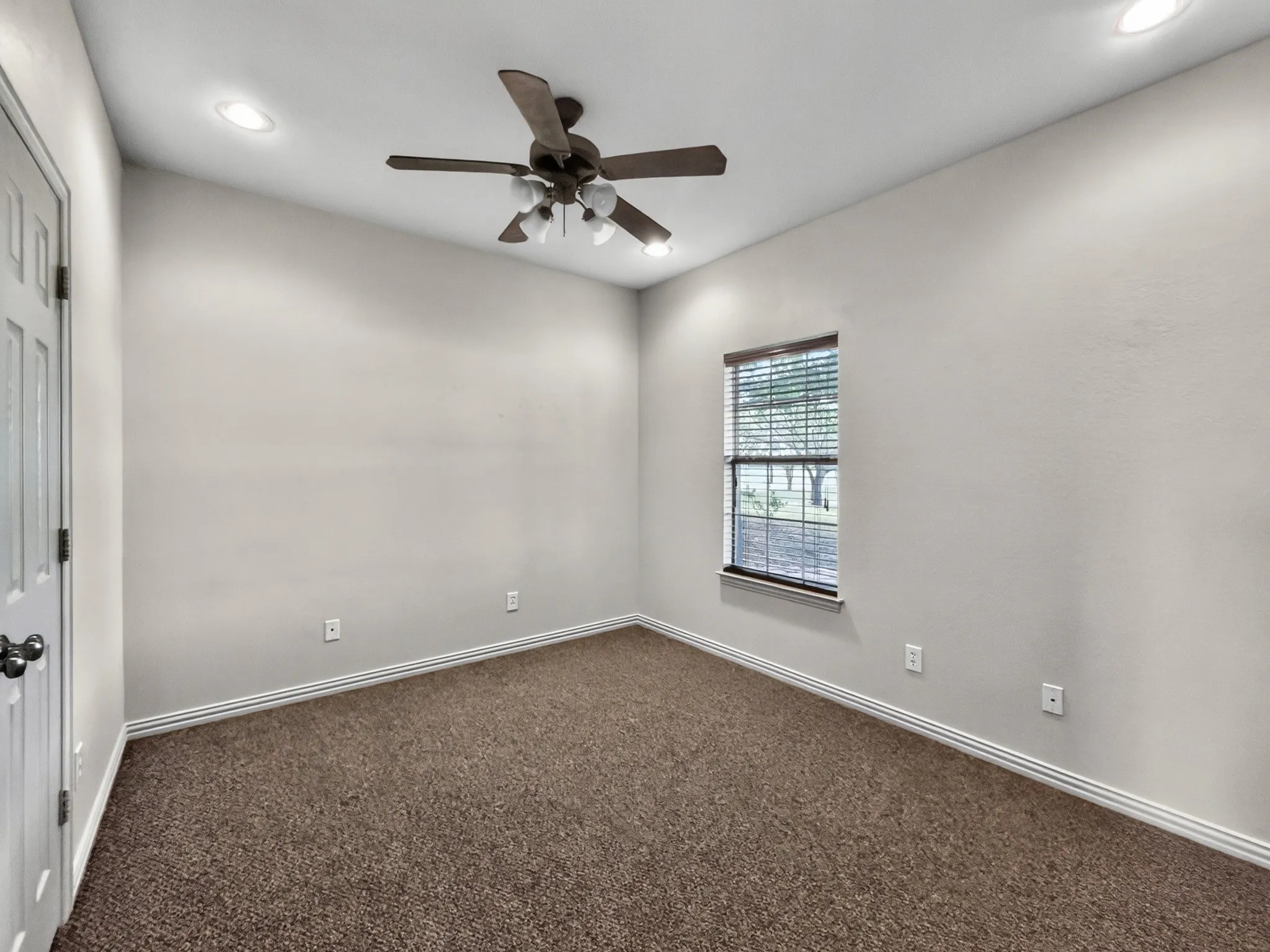 Single Family Residence For Rent in Grayson County , 1255 Vineyard Road, Gunter, Texas 75058, 4 Bedroom, 3 Bathroom, 2 Garage spaces, 2,507 Sqft, built in 2005, mls#21392371, Real Estate Agent in Gunter, Homes For Rent in Grayson county, Homes For Rent in Gunter, Realtor in Gunter Texas, Real Estate Brokerage Independent Realty Texas, Luminita Cordes Realtor