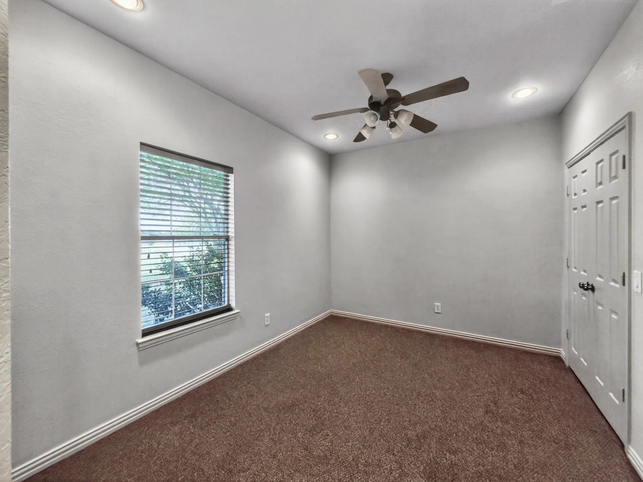 Single Family Residence For Rent in Grayson County , 1255 Vineyard Road, Gunter, Texas 75058, 4 Bedroom, 3 Bathroom, 2 Garage spaces, 2,507 Sqft, built in 2005, mls#21392371, Real Estate Agent in Gunter, Homes For Rent in Grayson county, Homes For Rent in Gunter, Realtor in Gunter Texas, Real Estate Brokerage Independent Realty Texas, Luminita Cordes Realtor