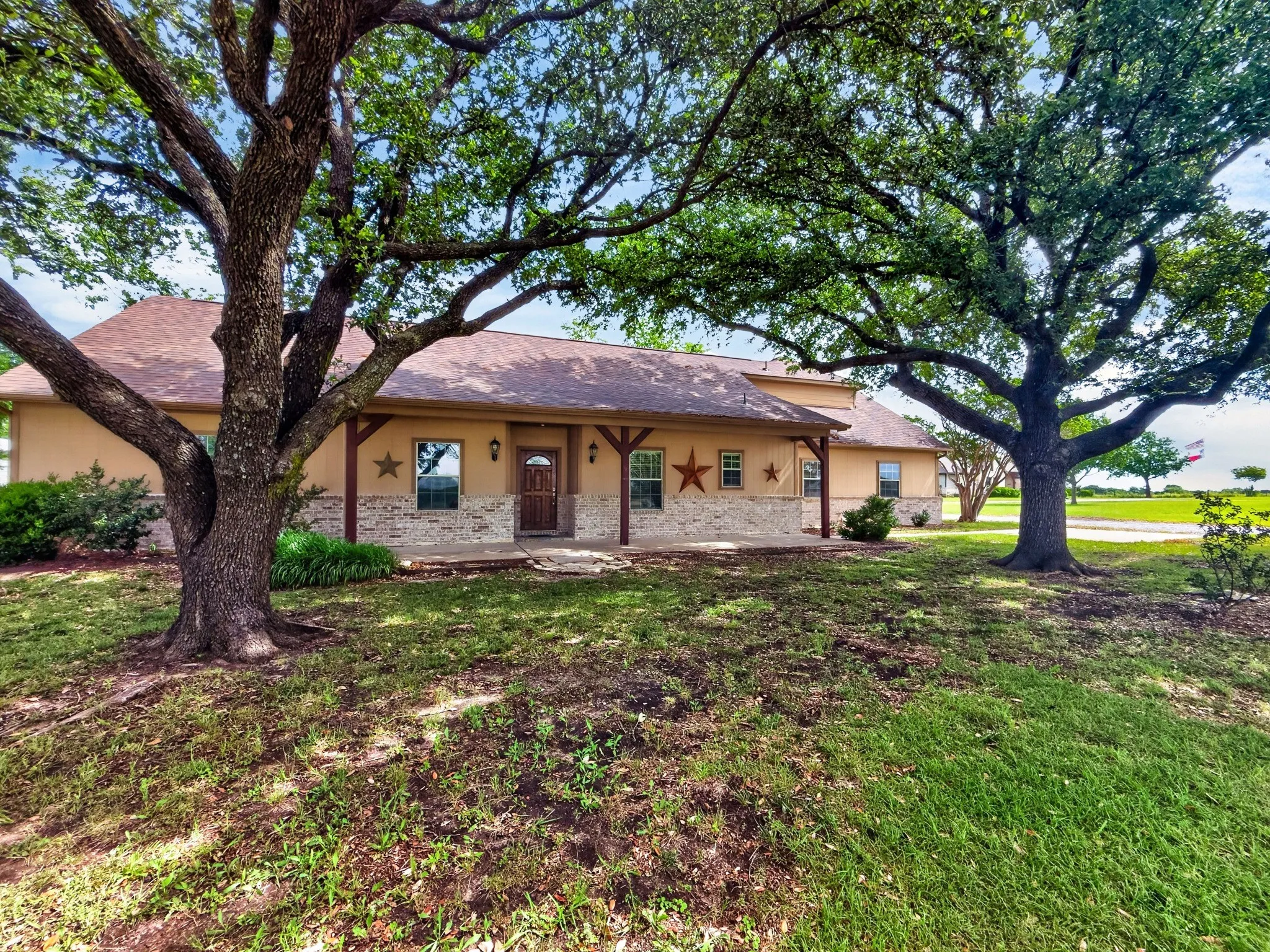 Single Family Residence For Rent in Grayson County , 1255 Vineyard Road, Gunter, Texas 75058, 4 Bedroom, 3 Bathroom, 2 Garage spaces, 2,507 Sqft, built in 2005, mls#21392371, Real Estate Agent in Gunter, Homes For Rent in Grayson county, Homes For Rent in Gunter, Realtor in Gunter Texas, Real Estate Brokerage Independent Realty Texas, Luminita Cordes Realtor