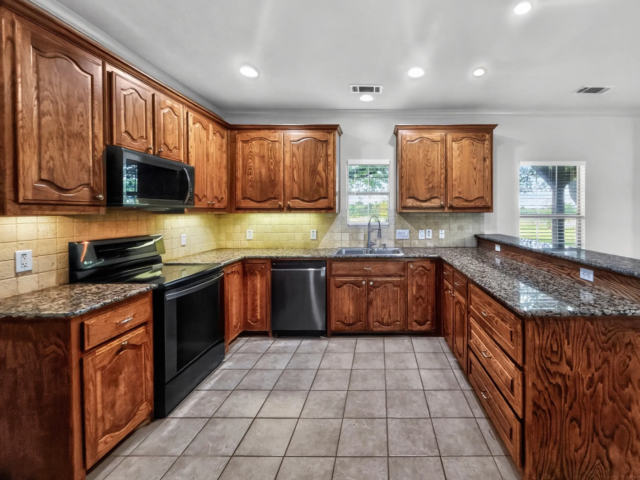 Single Family Residence For Rent in Grayson County , 1255 Vineyard Road, Gunter, Texas 75058, 4 Bedroom, 3 Bathroom, 2 Garage spaces, 2,507 Sqft, built in 2005, mls#21392371, Real Estate Agent in Gunter, Homes For Rent in Grayson county, Homes For Rent in Gunter, Realtor in Gunter Texas, Real Estate Brokerage Independent Realty Texas, Luminita Cordes Realtor