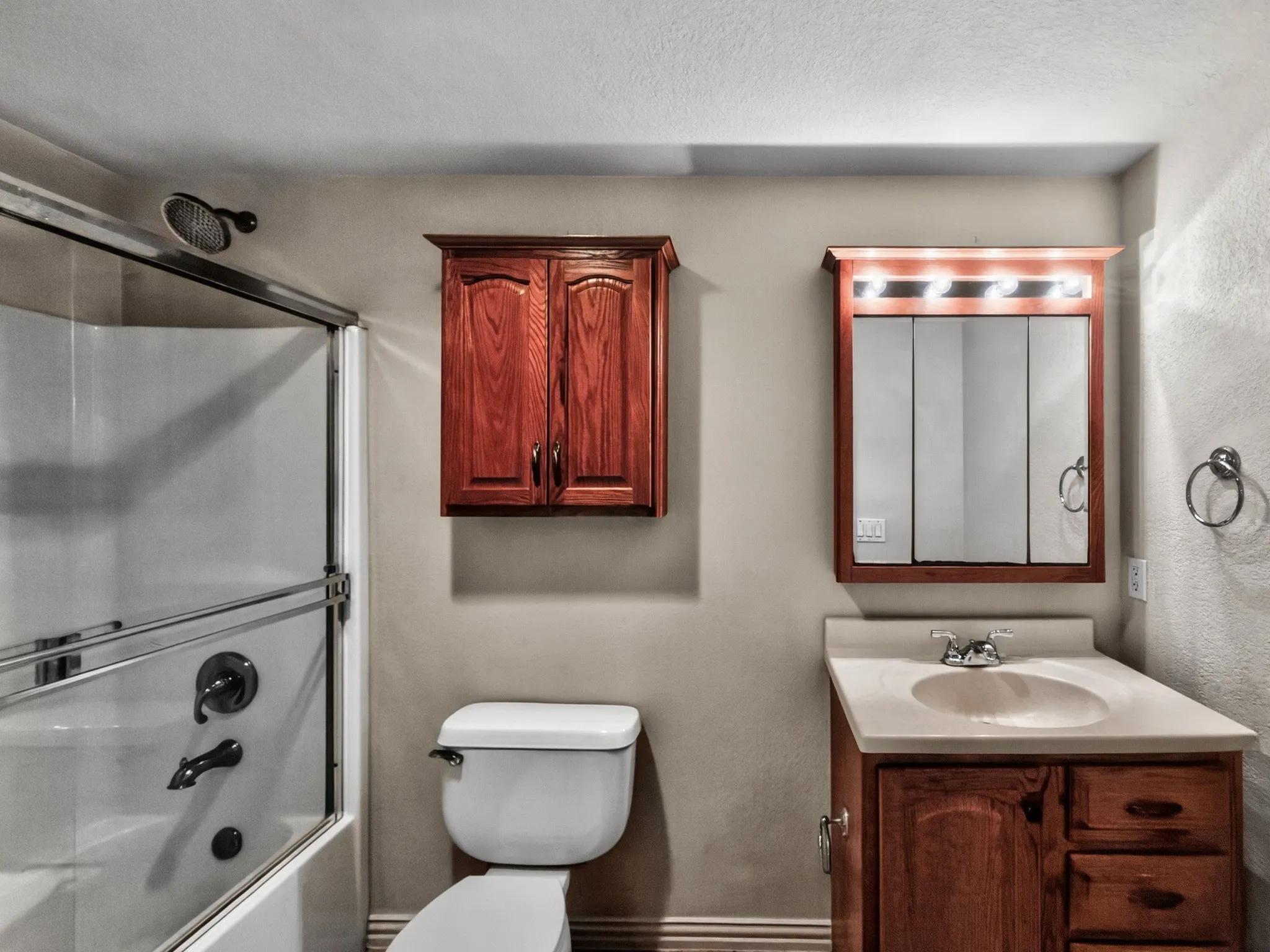 Upstairs full bathroom