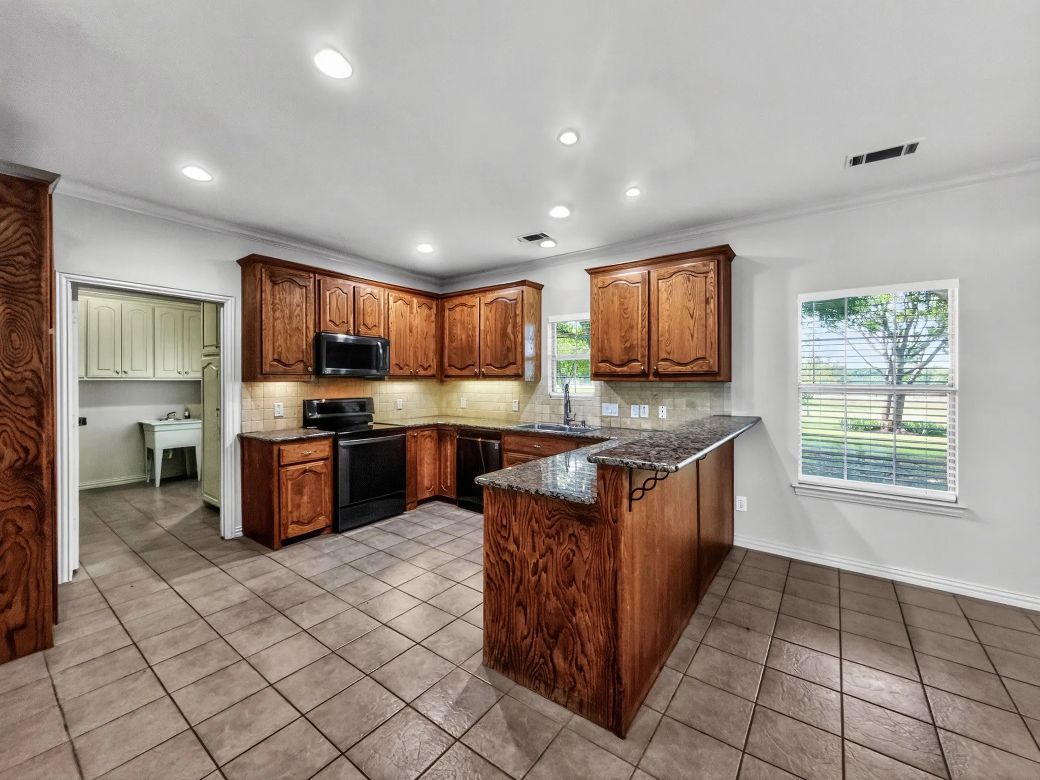 Single Family Residence For Rent in Grayson County , 1255 Vineyard Road, Gunter, Texas 75058, 4 Bedroom, 3 Bathroom, 2 Garage spaces, 2,507 Sqft, built in 2005, mls#21392371, Real Estate Agent in Gunter, Homes For Rent in Grayson county, Homes For Rent in Gunter, Realtor in Gunter Texas, Real Estate Brokerage Independent Realty Texas, Luminita Cordes Realtor