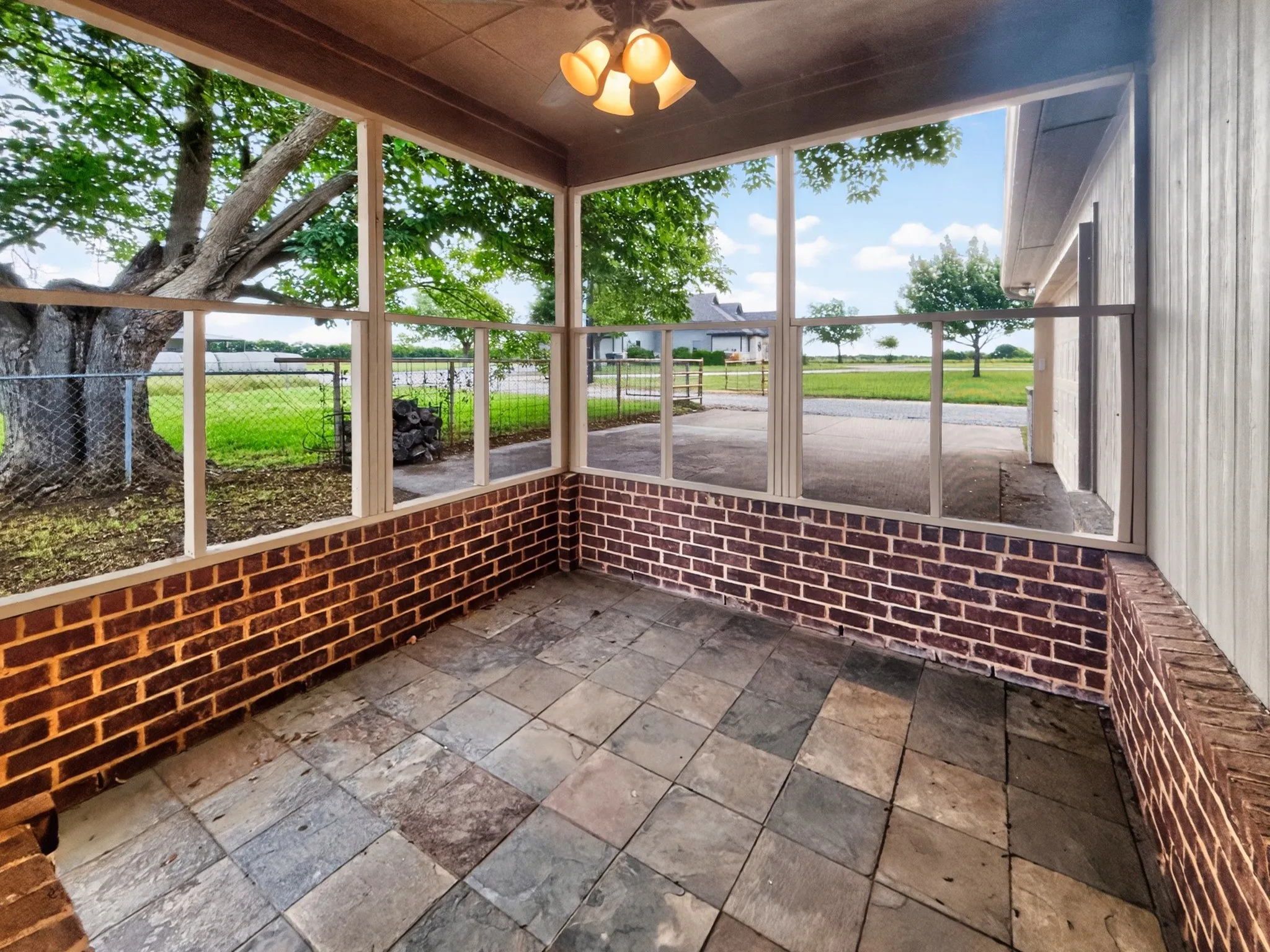 Single Family Residence For Rent in Grayson County , 1255 Vineyard Road, Gunter, Texas 75058, 4 Bedroom, 3 Bathroom, 2 Garage spaces, 2,507 Sqft, built in 2005, mls#21392371, Real Estate Agent in Gunter, Homes For Rent in Grayson county, Homes For Rent in Gunter, Realtor in Gunter Texas, Real Estate Brokerage Independent Realty Texas, Luminita Cordes Realtor