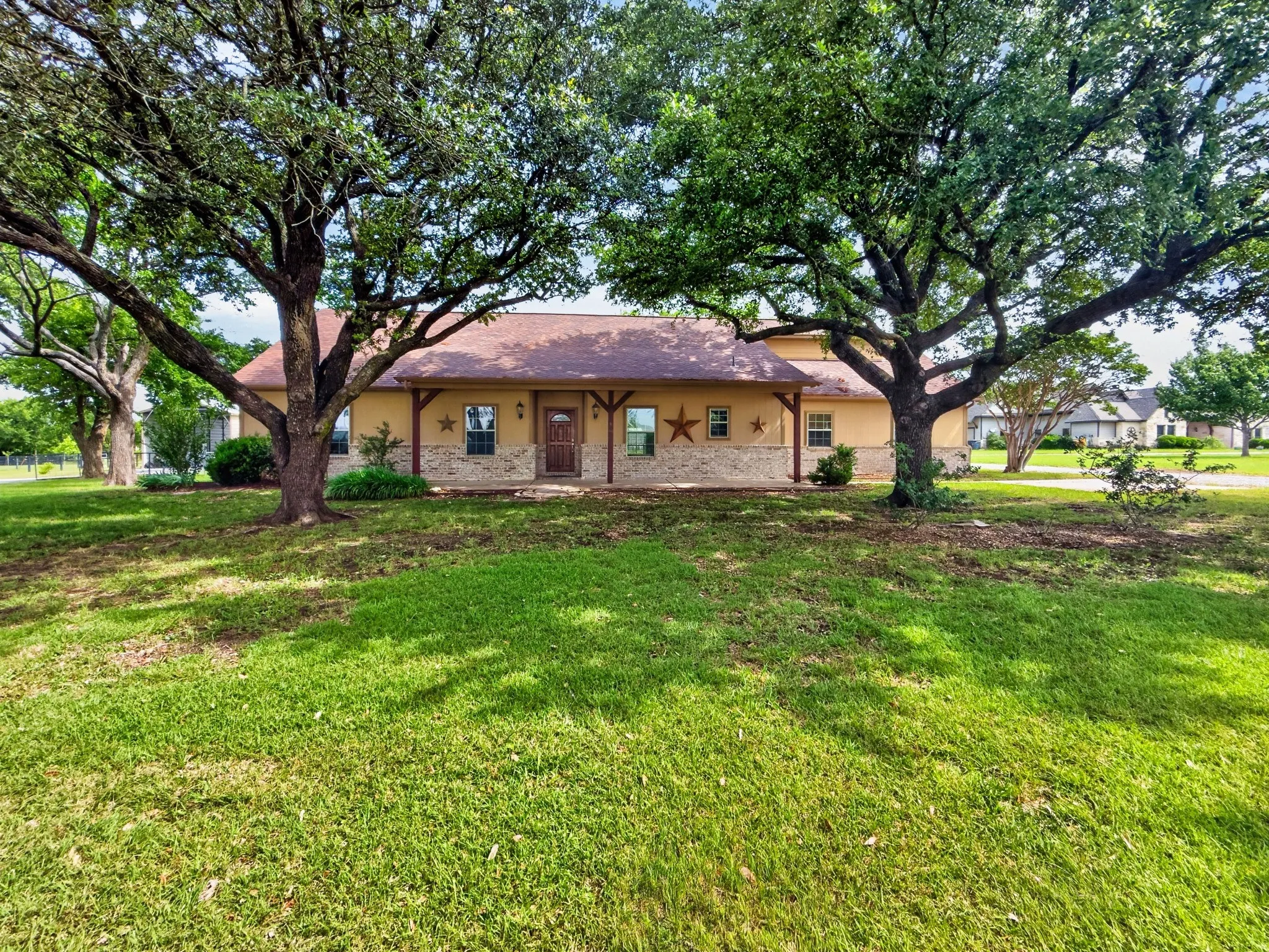 welcome to 1255 Vineyard Rd!