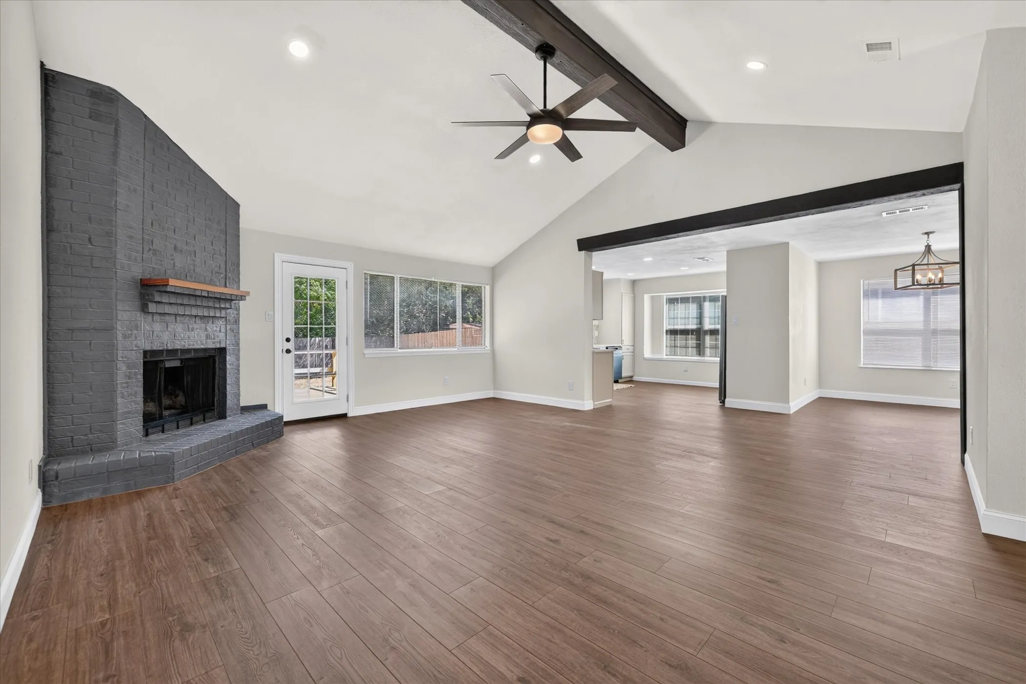 Single Family Residence For Sale in Tarrant County , 6283 Woodstream Trail, Fort Worth, Texas 76133, 3 Bedroom, 2 Bathroom, 2 Garage spaces, 1,635 Sqft, built in 1985, mls#21389878, Real Estate Agent in Fort Worth, Homes For Sale in Tarrant county, Homes For Sale in Fort Worth, Realtor in Fort Worth Texas, Real Estate Brokerage Independent Realty Texas, Luminita Cordes Realtor
