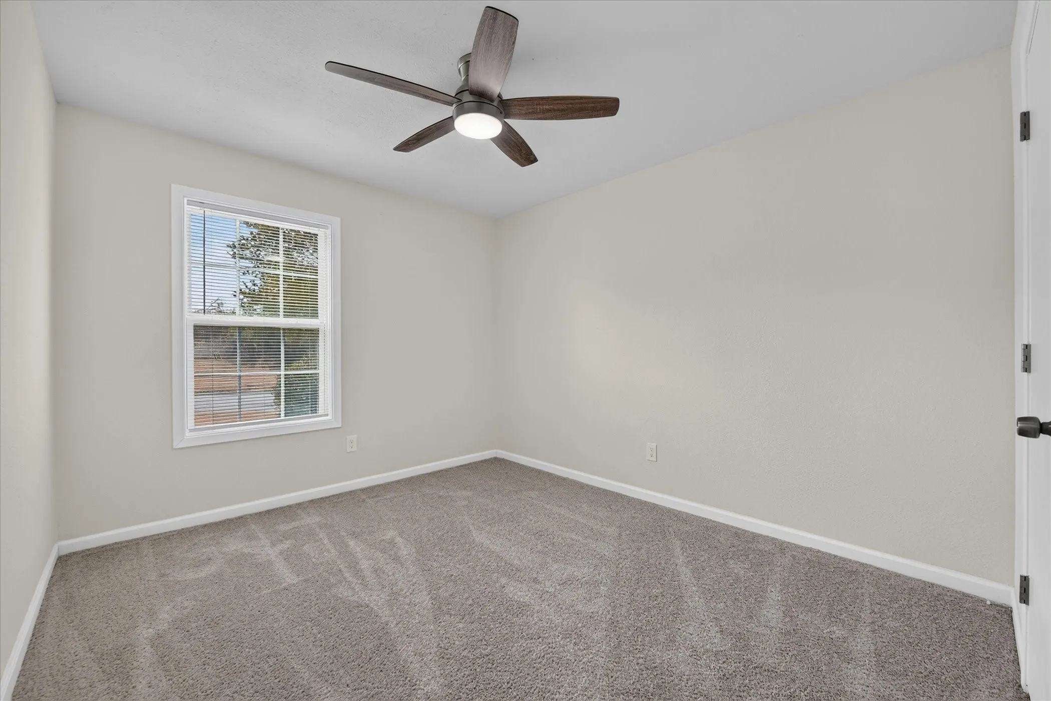 Single Family Residence For Sale in Tarrant County , 6283 Woodstream Trail, Fort Worth, Texas 76133, 3 Bedroom, 2 Bathroom, 2 Garage spaces, 1,635 Sqft, built in 1985, mls#21389878, Real Estate Agent in Fort Worth, Homes For Sale in Tarrant county, Homes For Sale in Fort Worth, Realtor in Fort Worth Texas, Real Estate Brokerage Independent Realty Texas, Luminita Cordes Realtor