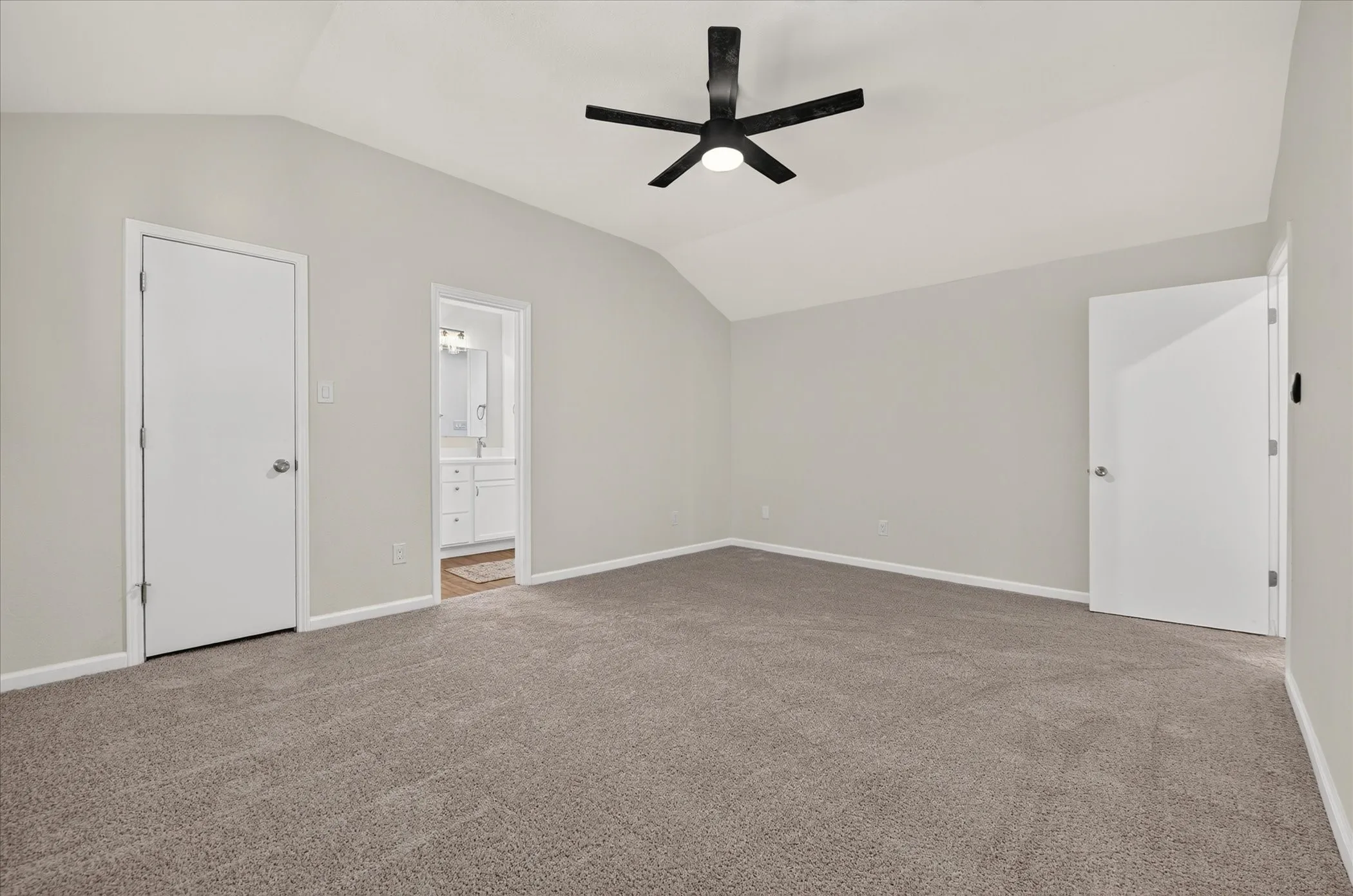 Single Family Residence For Sale in Tarrant County , 6283 Woodstream Trail, Fort Worth, Texas 76133, 3 Bedroom, 2 Bathroom, 2 Garage spaces, 1,635 Sqft, built in 1985, mls#21389878, Real Estate Agent in Fort Worth, Homes For Sale in Tarrant county, Homes For Sale in Fort Worth, Realtor in Fort Worth Texas, Real Estate Brokerage Independent Realty Texas, Luminita Cordes Realtor