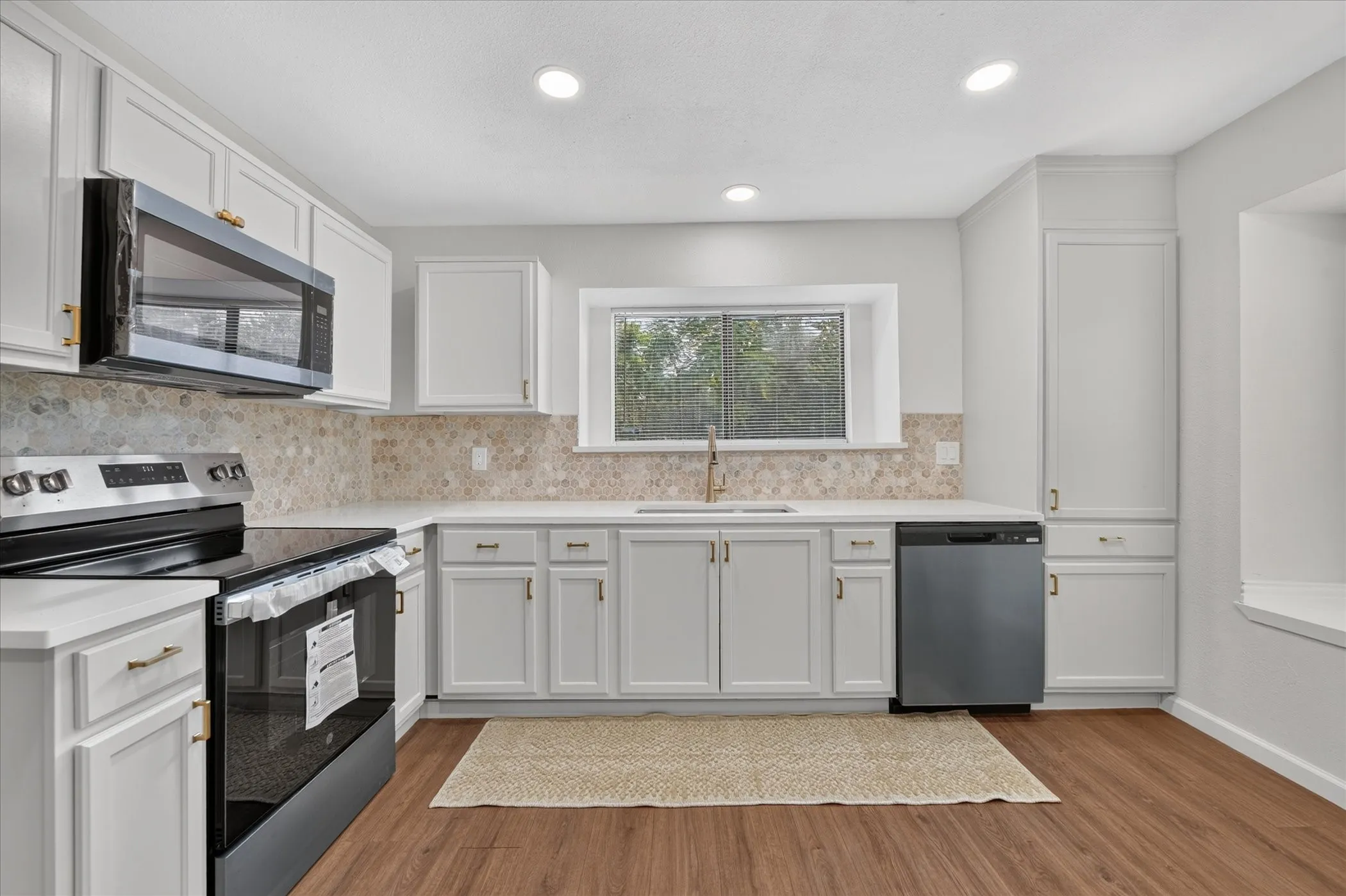 Single Family Residence For Sale in Tarrant County , 6283 Woodstream Trail, Fort Worth, Texas 76133, 3 Bedroom, 2 Bathroom, 2 Garage spaces, 1,635 Sqft, built in 1985, mls#21389878, Real Estate Agent in Fort Worth, Homes For Sale in Tarrant county, Homes For Sale in Fort Worth, Realtor in Fort Worth Texas, Real Estate Brokerage Independent Realty Texas, Luminita Cordes Realtor