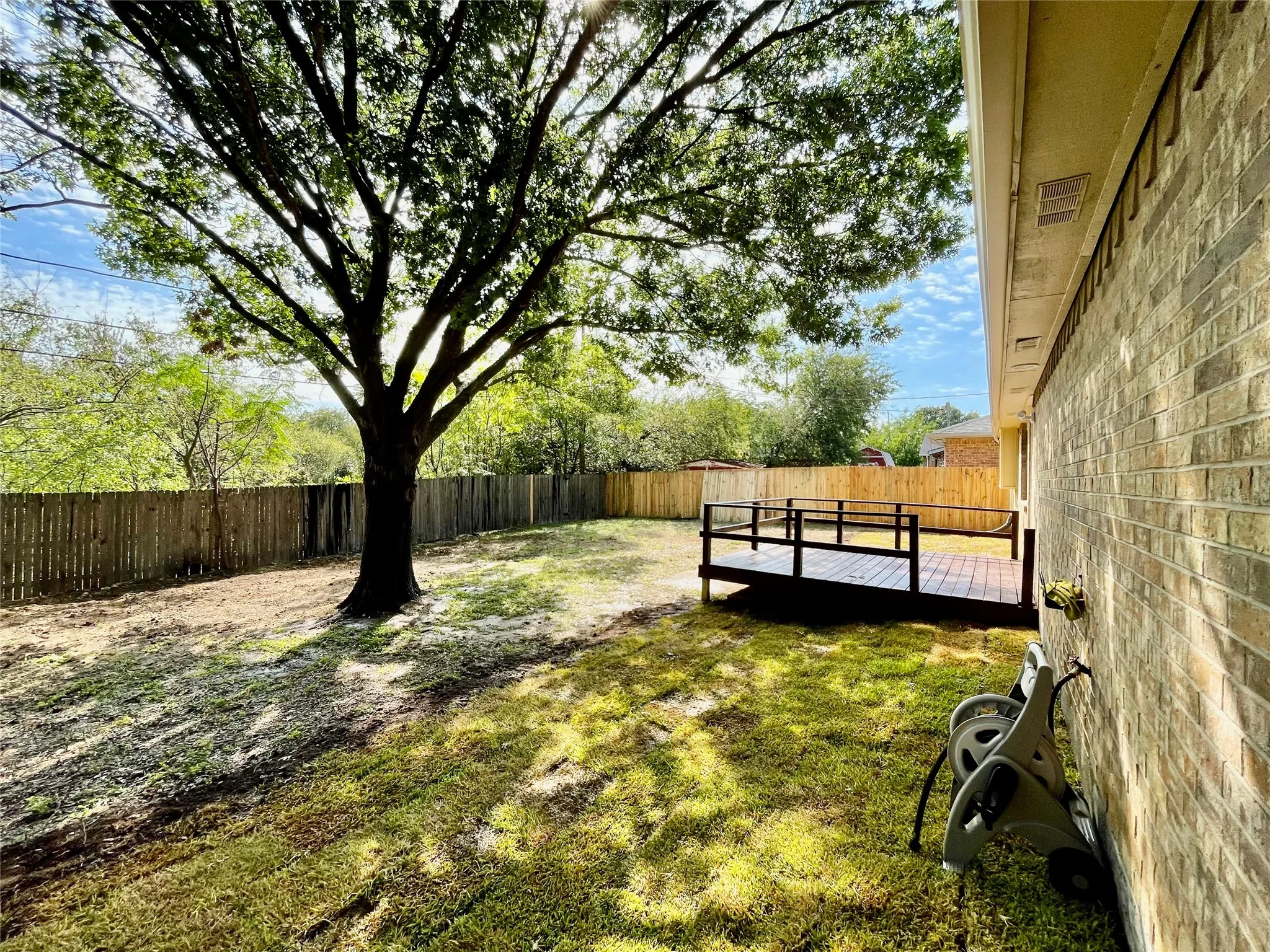 Single Family Residence For Sale in Tarrant County , 6283 Woodstream Trail, Fort Worth, Texas 76133, 3 Bedroom, 2 Bathroom, 2 Garage spaces, 1,635 Sqft, built in 1985, mls#21389878, Real Estate Agent in Fort Worth, Homes For Sale in Tarrant county, Homes For Sale in Fort Worth, Realtor in Fort Worth Texas, Real Estate Brokerage Independent Realty Texas, Luminita Cordes Realtor