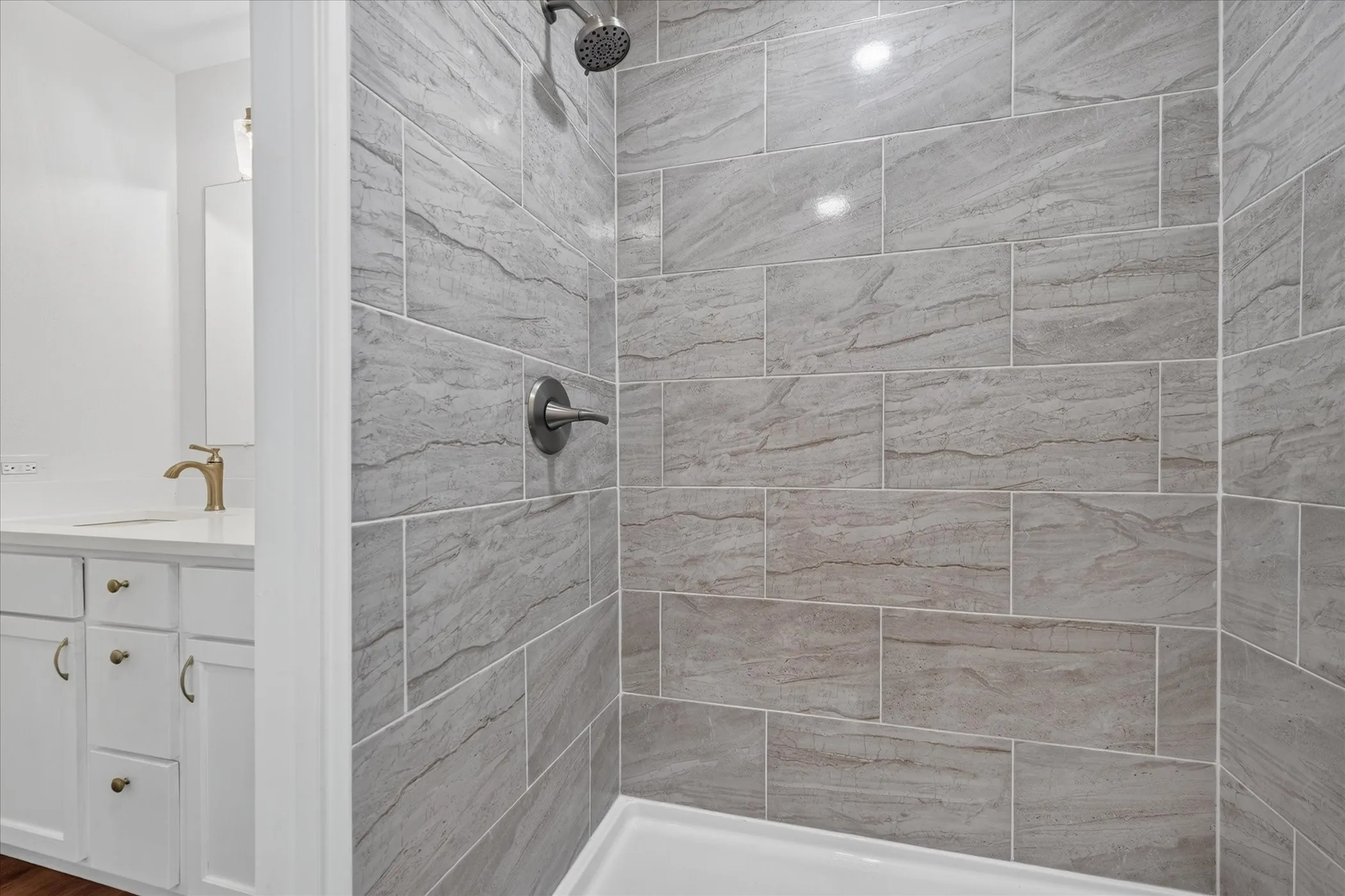 Single Family Residence For Sale in Tarrant County , 6283 Woodstream Trail, Fort Worth, Texas 76133, 3 Bedroom, 2 Bathroom, 2 Garage spaces, 1,635 Sqft, built in 1985, mls#21389878, Real Estate Agent in Fort Worth, Homes For Sale in Tarrant county, Homes For Sale in Fort Worth, Realtor in Fort Worth Texas, Real Estate Brokerage Independent Realty Texas, Luminita Cordes Realtor