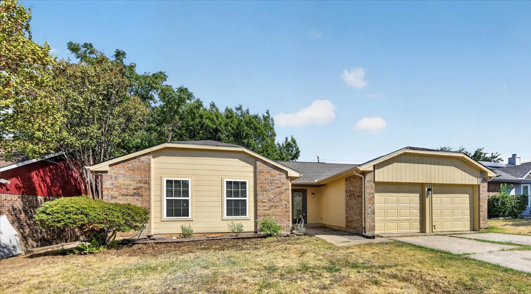 Single Family Residence For Sale in Tarrant County , 6283 Woodstream Trail, Fort Worth, Texas 76133, 3 Bedroom, 2 Bathroom, 2 Garage spaces, 1,635 Sqft, built in 1985, mls#21389878, Real Estate Agent in Fort Worth, Homes For Sale in Tarrant county, Homes For Sale in Fort Worth, Realtor in Fort Worth Texas, Real Estate Brokerage Independent Realty Texas, Luminita Cordes Realtor