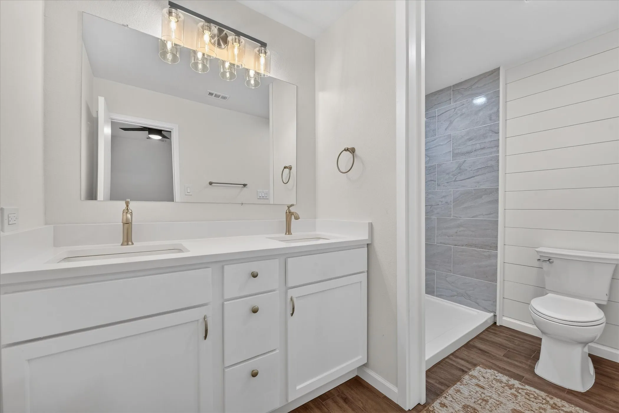 Single Family Residence For Sale in Tarrant County , 6283 Woodstream Trail, Fort Worth, Texas 76133, 3 Bedroom, 2 Bathroom, 2 Garage spaces, 1,635 Sqft, built in 1985, mls#21389878, Real Estate Agent in Fort Worth, Homes For Sale in Tarrant county, Homes For Sale in Fort Worth, Realtor in Fort Worth Texas, Real Estate Brokerage Independent Realty Texas, Luminita Cordes Realtor