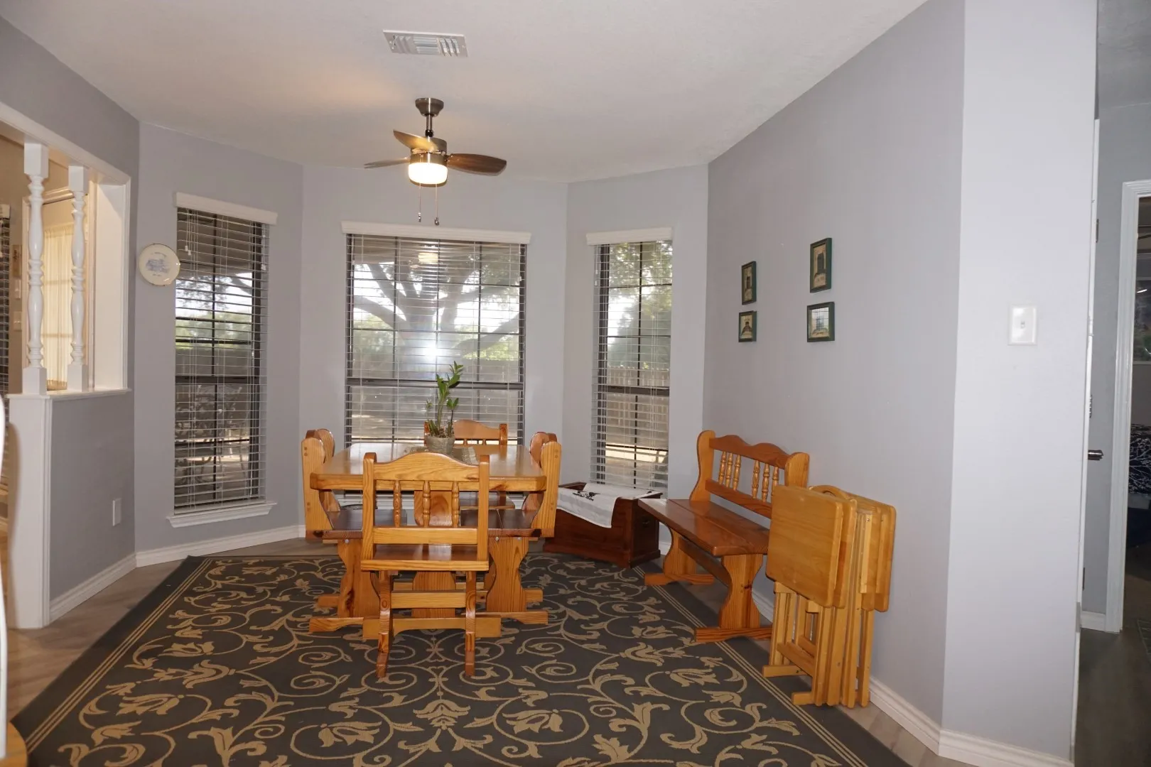 Single Family Residence For Sale in Kaufman County , 1408 Overlook Drive, Kaufman, Texas 75142, 4 Bedroom, 3 Bathroom, 2 Garage spaces, 2,377 Sqft, built in 1988, mls#21388822, Real Estate Agent in Kaufman, Homes For Sale in Kaufman county, Homes For Sale in Kaufman, Realtor in Kaufman Texas, Real Estate Brokerage Independent Realty Texas, Luminita Cordes Realtor