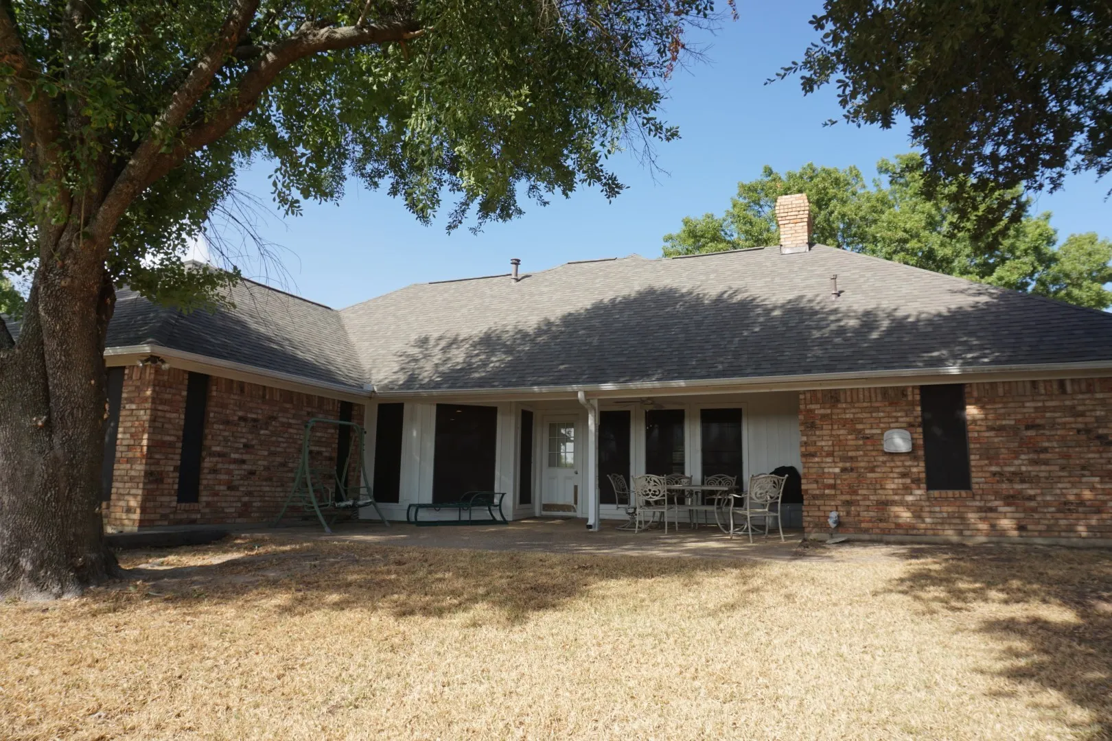 Single Family Residence For Sale in Kaufman County , 1408 Overlook Drive, Kaufman, Texas 75142, 4 Bedroom, 3 Bathroom, 2 Garage spaces, 2,377 Sqft, built in 1988, mls#21388822, Real Estate Agent in Kaufman, Homes For Sale in Kaufman county, Homes For Sale in Kaufman, Realtor in Kaufman Texas, Real Estate Brokerage Independent Realty Texas, Luminita Cordes Realtor
