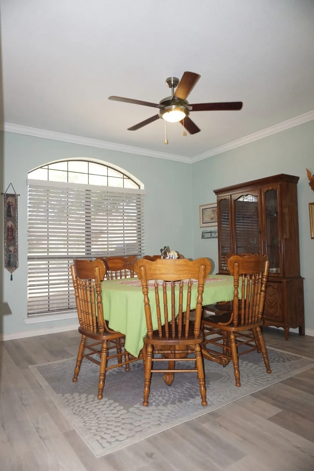 Single Family Residence For Sale in Kaufman County , 1408 Overlook Drive, Kaufman, Texas 75142, 4 Bedroom, 3 Bathroom, 2 Garage spaces, 2,377 Sqft, built in 1988, mls#21388822, Real Estate Agent in Kaufman, Homes For Sale in Kaufman county, Homes For Sale in Kaufman, Realtor in Kaufman Texas, Real Estate Brokerage Independent Realty Texas, Luminita Cordes Realtor
