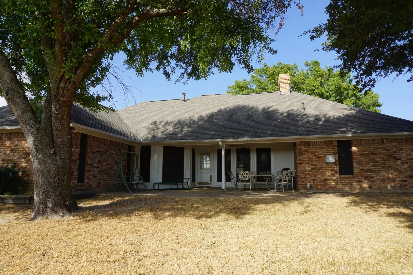 Single Family Residence For Sale in Kaufman County , 1408 Overlook Drive, Kaufman, Texas 75142, 4 Bedroom, 3 Bathroom, 2 Garage spaces, 2,377 Sqft, built in 1988, mls#21388822, Real Estate Agent in Kaufman, Homes For Sale in Kaufman county, Homes For Sale in Kaufman, Realtor in Kaufman Texas, Real Estate Brokerage Independent Realty Texas, Luminita Cordes Realtor