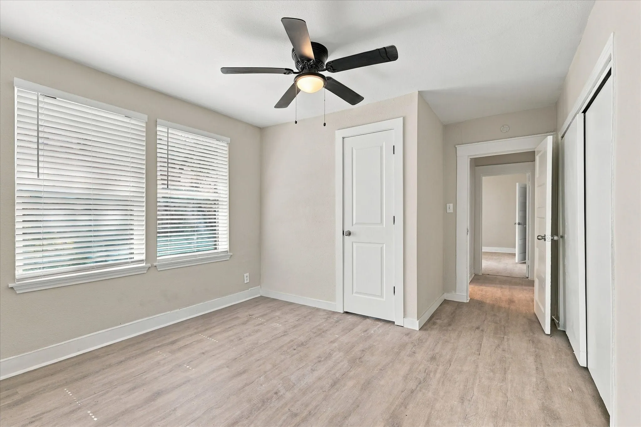 Single Family Residence For Rent in Dallas County , 2842 Harlandale Avenue, Dallas, Texas 75216, 3 Bedroom, 2 Bathroom, Garage spaces, 960 Sqft, built in 1924, mls#21392328, Real Estate Agent in Dallas, Homes For Rent in Dallas county, Homes For Rent in Dallas, Realtor in Dallas Texas, Real Estate Brokerage Independent Realty Texas, Luminita Cordes Realtor