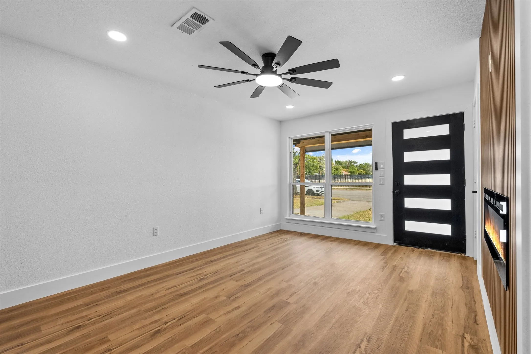 Single Family Residence For Sale in Dallas County , 565 alcorn Avenue, Dallas, Texas 75217, 4 Bedroom, 2 Bathroom, Garage spaces, 1,245 Sqft, built in 1959, mls#21392379, Real Estate Agent in Dallas, Homes For Sale in Dallas county, Homes For Sale in Dallas, Realtor in Dallas Texas, Real Estate Brokerage Independent Realty Texas, Luminita Cordes Realtor