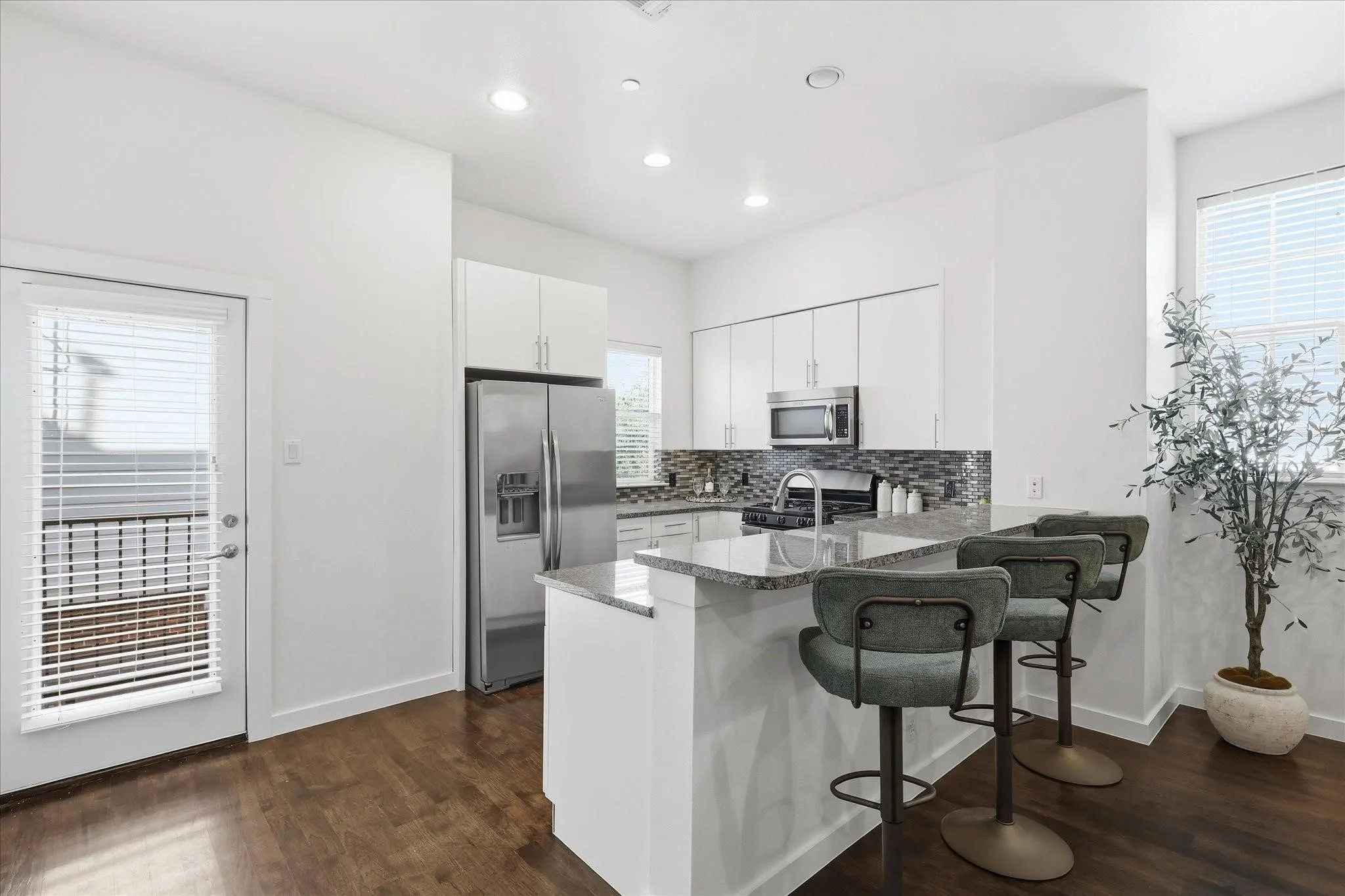 Condominium For Rent in Dallas County , 3200 Ross Avenue 28, Dallas, Texas 75204, 3 Bedroom, 3 Bathroom, 2 Garage spaces, 2,042 Sqft, built in 2011, mls#21392378, Real Estate Agent in Dallas, Homes For Rent in Dallas county, Homes For Rent in Dallas, Realtor in Dallas Texas, Real Estate Brokerage Independent Realty Texas, Luminita Cordes Realtor