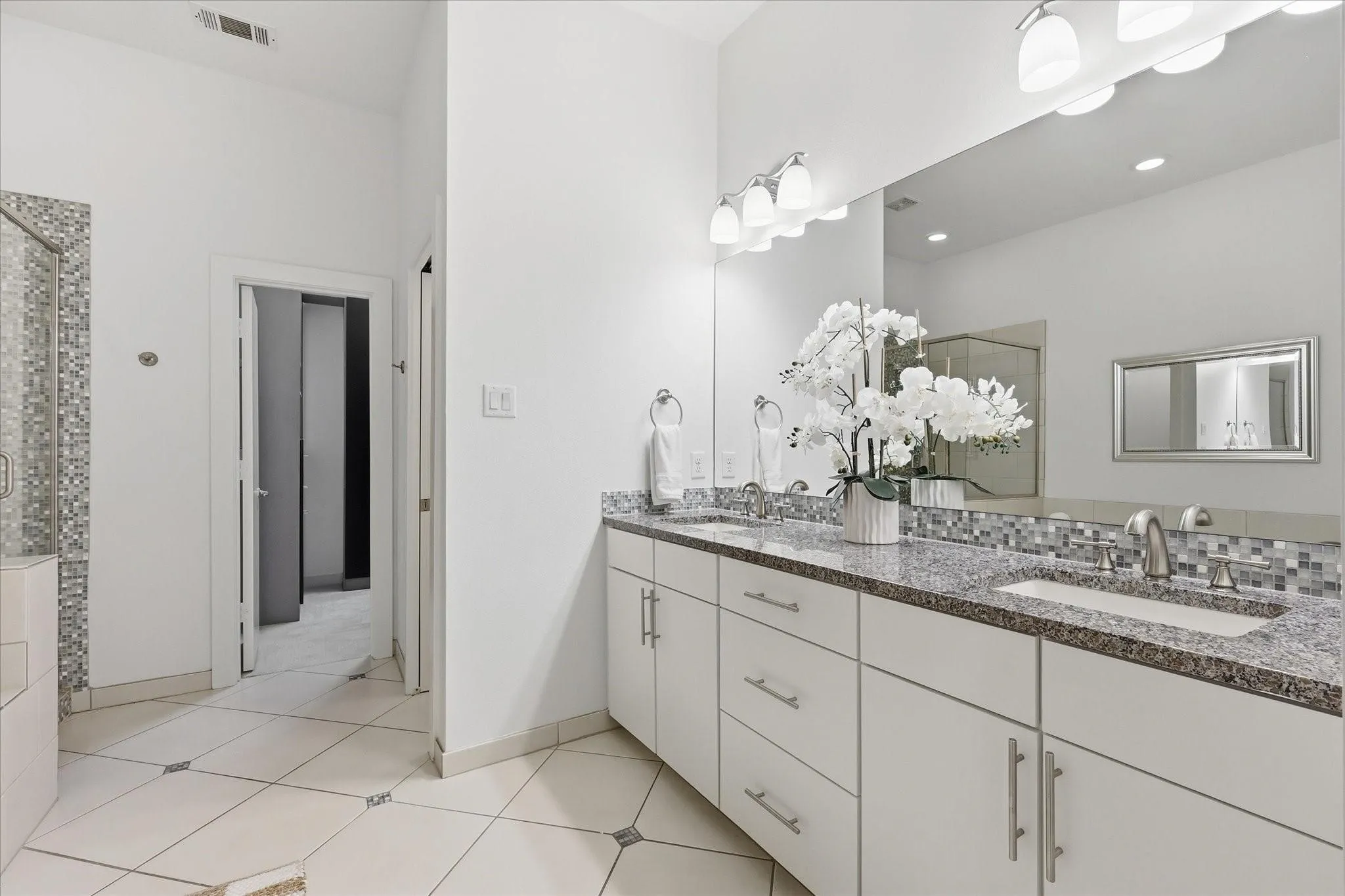 Condominium For Rent in Dallas County , 3200 Ross Avenue 28, Dallas, Texas 75204, 3 Bedroom, 3 Bathroom, 2 Garage spaces, 2,042 Sqft, built in 2011, mls#21392378, Real Estate Agent in Dallas, Homes For Rent in Dallas county, Homes For Rent in Dallas, Realtor in Dallas Texas, Real Estate Brokerage Independent Realty Texas, Luminita Cordes Realtor