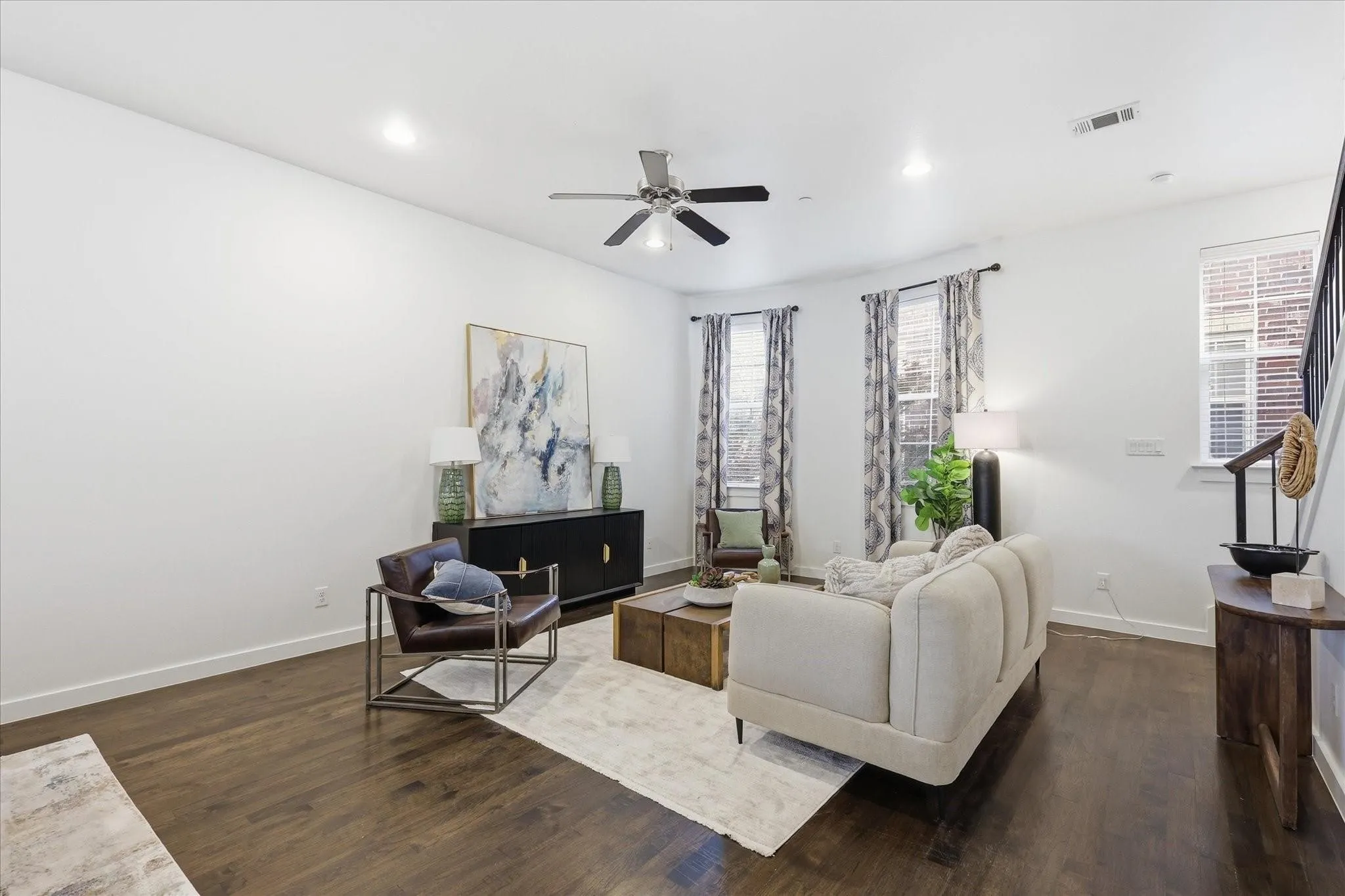 Condominium For Rent in Dallas County , 3200 Ross Avenue 28, Dallas, Texas 75204, 3 Bedroom, 3 Bathroom, 2 Garage spaces, 2,042 Sqft, built in 2011, mls#21392378, Real Estate Agent in Dallas, Homes For Rent in Dallas county, Homes For Rent in Dallas, Realtor in Dallas Texas, Real Estate Brokerage Independent Realty Texas, Luminita Cordes Realtor