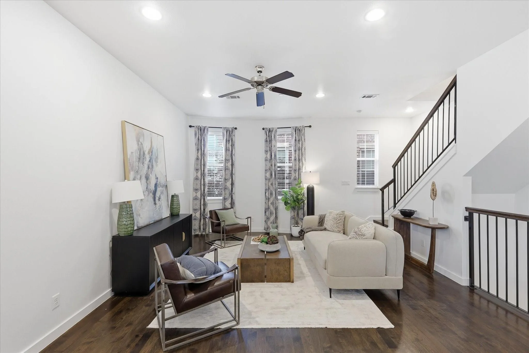 Condominium For Rent in Dallas County , 3200 Ross Avenue 28, Dallas, Texas 75204, 3 Bedroom, 3 Bathroom, 2 Garage spaces, 2,042 Sqft, built in 2011, mls#21392378, Real Estate Agent in Dallas, Homes For Rent in Dallas county, Homes For Rent in Dallas, Realtor in Dallas Texas, Real Estate Brokerage Independent Realty Texas, Luminita Cordes Realtor