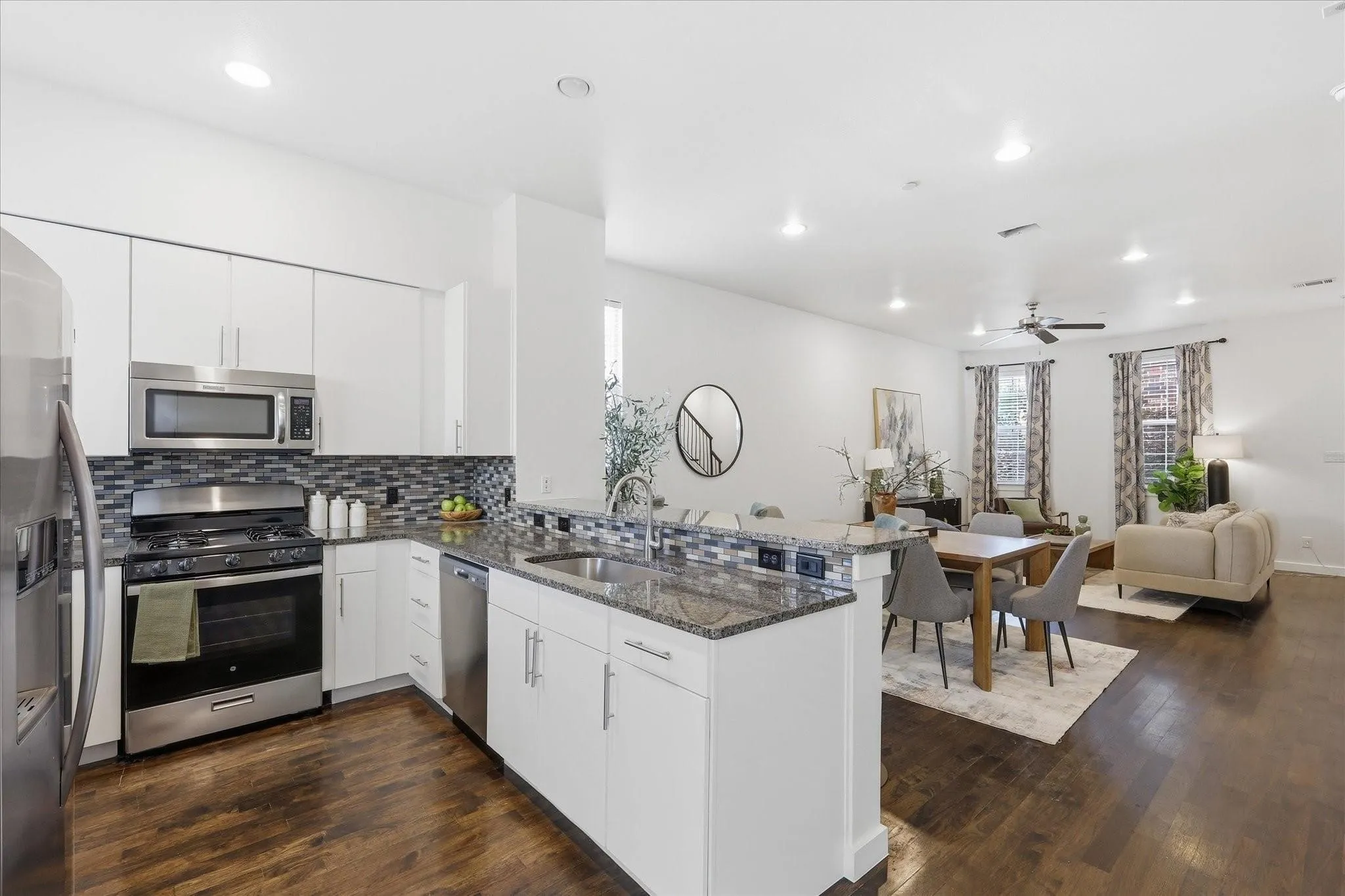 Condominium For Rent in Dallas County , 3200 Ross Avenue 28, Dallas, Texas 75204, 3 Bedroom, 3 Bathroom, 2 Garage spaces, 2,042 Sqft, built in 2011, mls#21392378, Real Estate Agent in Dallas, Homes For Rent in Dallas county, Homes For Rent in Dallas, Realtor in Dallas Texas, Real Estate Brokerage Independent Realty Texas, Luminita Cordes Realtor