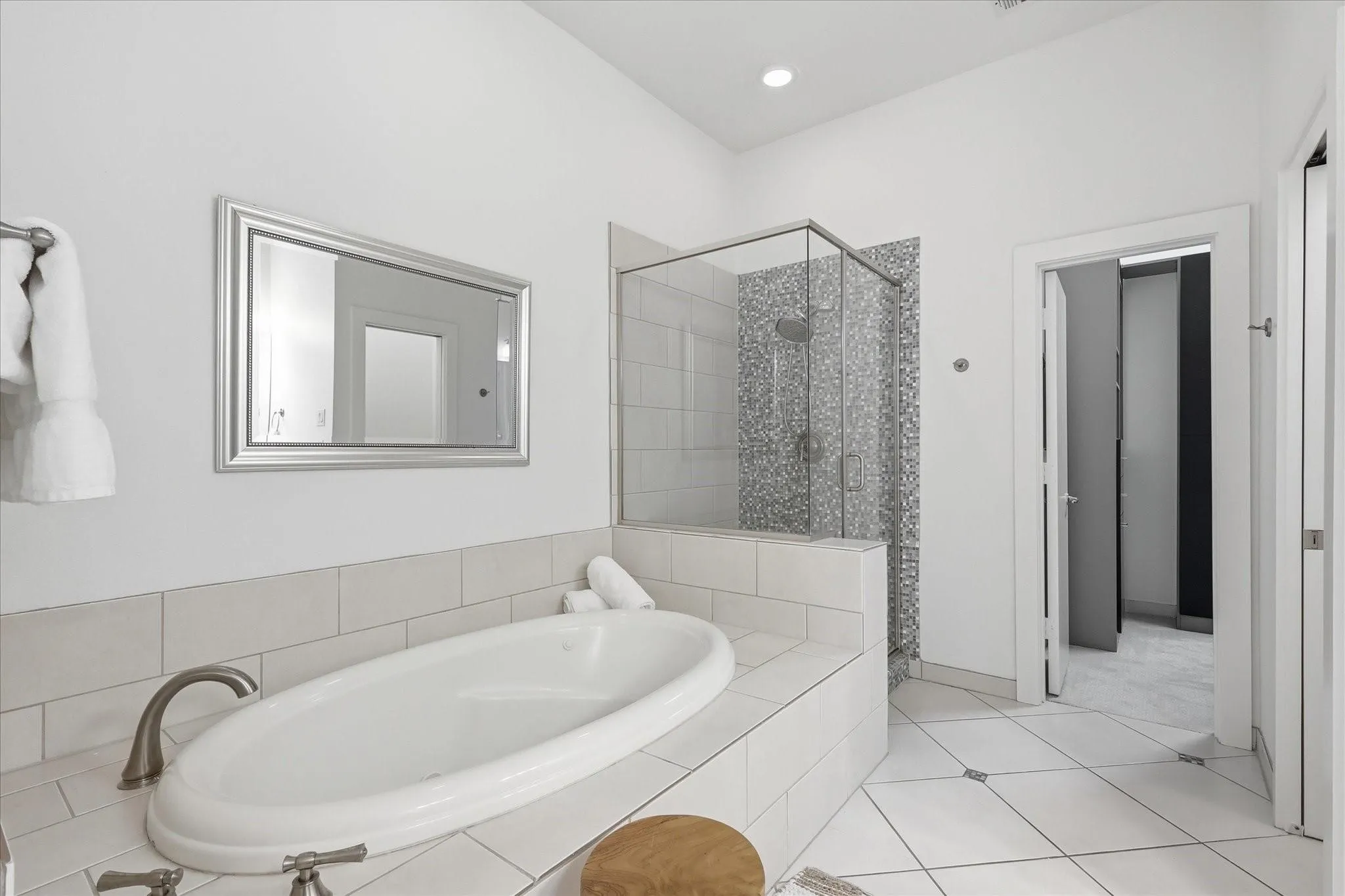 Condominium For Rent in Dallas County , 3200 Ross Avenue 28, Dallas, Texas 75204, 3 Bedroom, 3 Bathroom, 2 Garage spaces, 2,042 Sqft, built in 2011, mls#21392378, Real Estate Agent in Dallas, Homes For Rent in Dallas county, Homes For Rent in Dallas, Realtor in Dallas Texas, Real Estate Brokerage Independent Realty Texas, Luminita Cordes Realtor