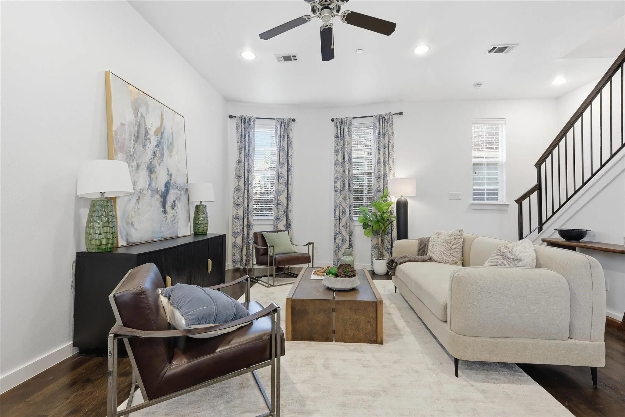 Condominium For Rent in Dallas County , 3200 Ross Avenue 28, Dallas, Texas 75204, 3 Bedroom, 3 Bathroom, 2 Garage spaces, 2,042 Sqft, built in 2011, mls#21392378, Real Estate Agent in Dallas, Homes For Rent in Dallas county, Homes For Rent in Dallas, Realtor in Dallas Texas, Real Estate Brokerage Independent Realty Texas, Luminita Cordes Realtor