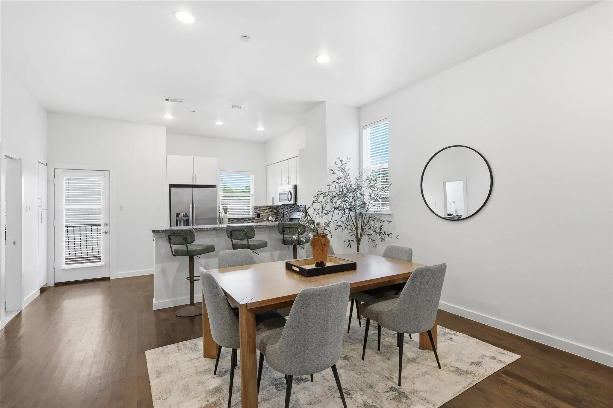 Condominium For Rent in Dallas County , 3200 Ross Avenue 28, Dallas, Texas 75204, 3 Bedroom, 3 Bathroom, 2 Garage spaces, 2,042 Sqft, built in 2011, mls#21392378, Real Estate Agent in Dallas, Homes For Rent in Dallas county, Homes For Rent in Dallas, Realtor in Dallas Texas, Real Estate Brokerage Independent Realty Texas, Luminita Cordes Realtor