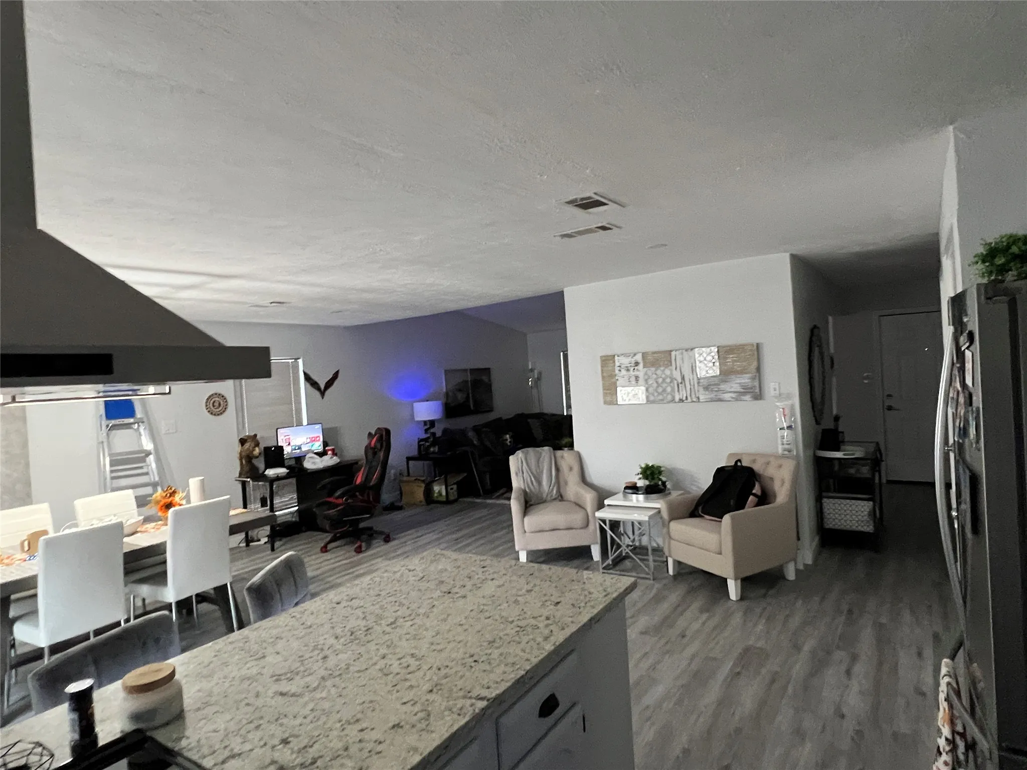 Single Family Residence For Rent in Denton County , 5640 Truitt Street, The Colony, Texas 75056, 3 Bedroom, 2 Bathroom, 2 Garage spaces, 1,711 Sqft, built in 1983, mls#21391450, Real Estate Agent in The Colony, Homes For Rent in Denton county, Homes For Rent in The Colony, Realtor in The Colony Texas, Real Estate Brokerage Independent Realty Texas, Luminita Cordes Realtor