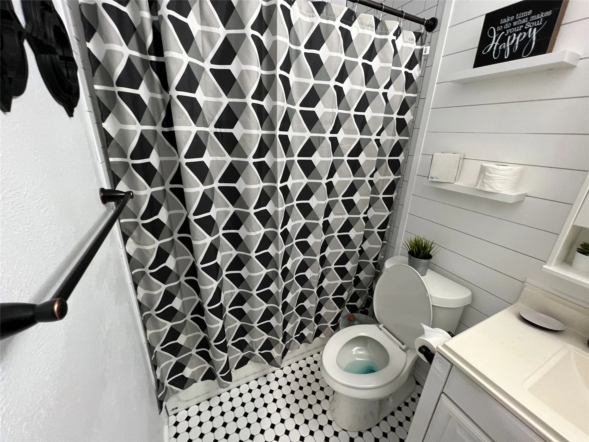 Single Family Residence For Rent in Denton County , 5640 Truitt Street, The Colony, Texas 75056, 3 Bedroom, 2 Bathroom, 2 Garage spaces, 1,711 Sqft, built in 1983, mls#21391450, Real Estate Agent in The Colony, Homes For Rent in Denton county, Homes For Rent in The Colony, Realtor in The Colony Texas, Real Estate Brokerage Independent Realty Texas, Luminita Cordes Realtor