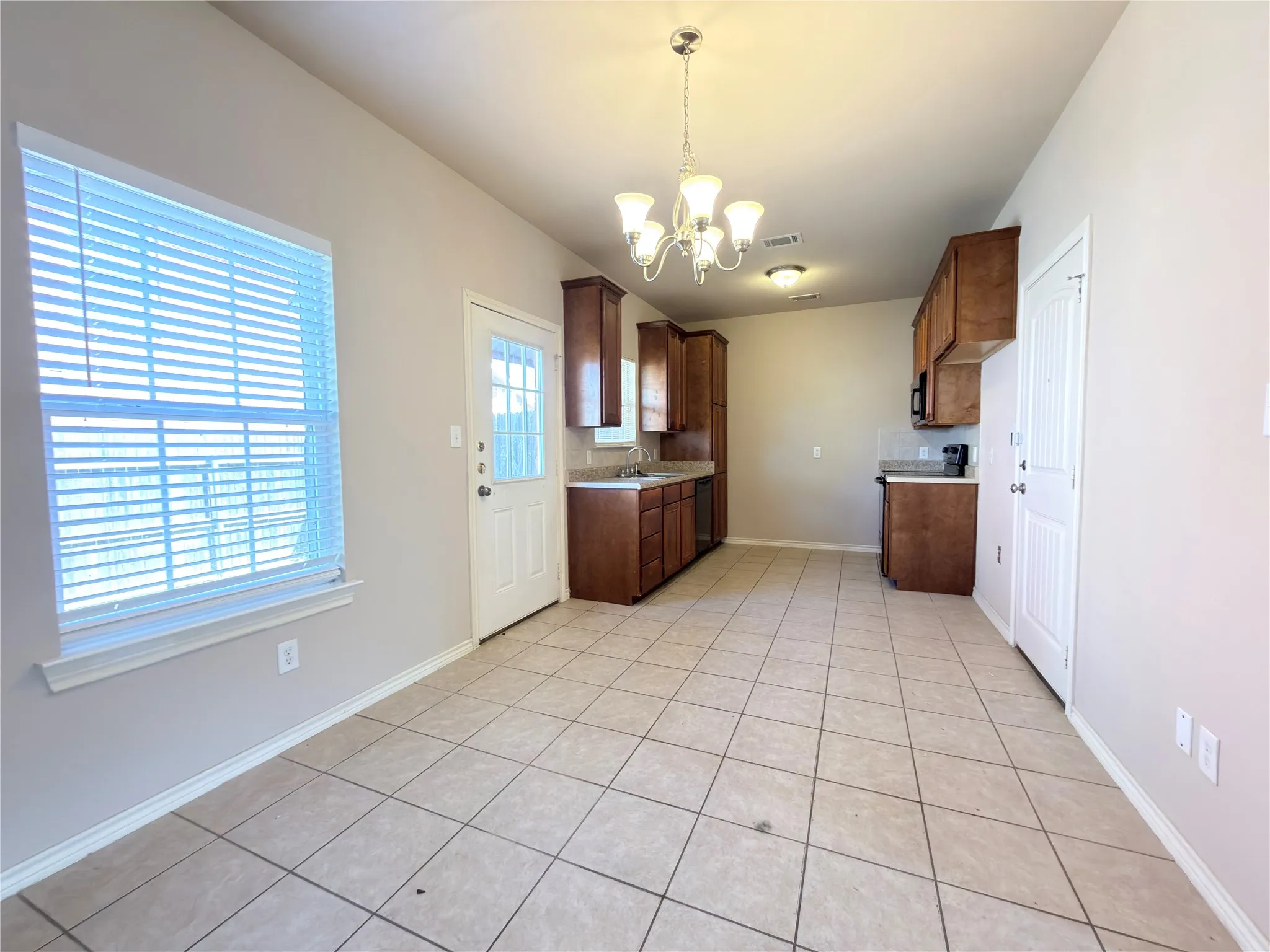 Single Family Residence For Rent in Collin County , 916 Parkplace Ridge, Princeton, Texas 75407, 3 Bedroom, 3 Bathroom, 2 Garage spaces, 1,385 Sqft, built in 2009, mls#21392398, Real Estate Agent in Princeton, Homes For Rent in Collin county, Homes For Rent in Princeton, Realtor in Princeton Texas, Real Estate Brokerage Independent Realty Texas, Luminita Cordes Realtor