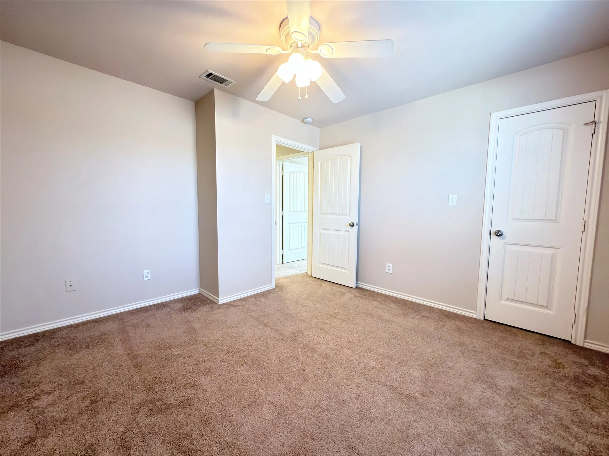 Single Family Residence For Rent in Collin County , 916 Parkplace Ridge, Princeton, Texas 75407, 3 Bedroom, 3 Bathroom, 2 Garage spaces, 1,385 Sqft, built in 2009, mls#21392398, Real Estate Agent in Princeton, Homes For Rent in Collin county, Homes For Rent in Princeton, Realtor in Princeton Texas, Real Estate Brokerage Independent Realty Texas, Luminita Cordes Realtor