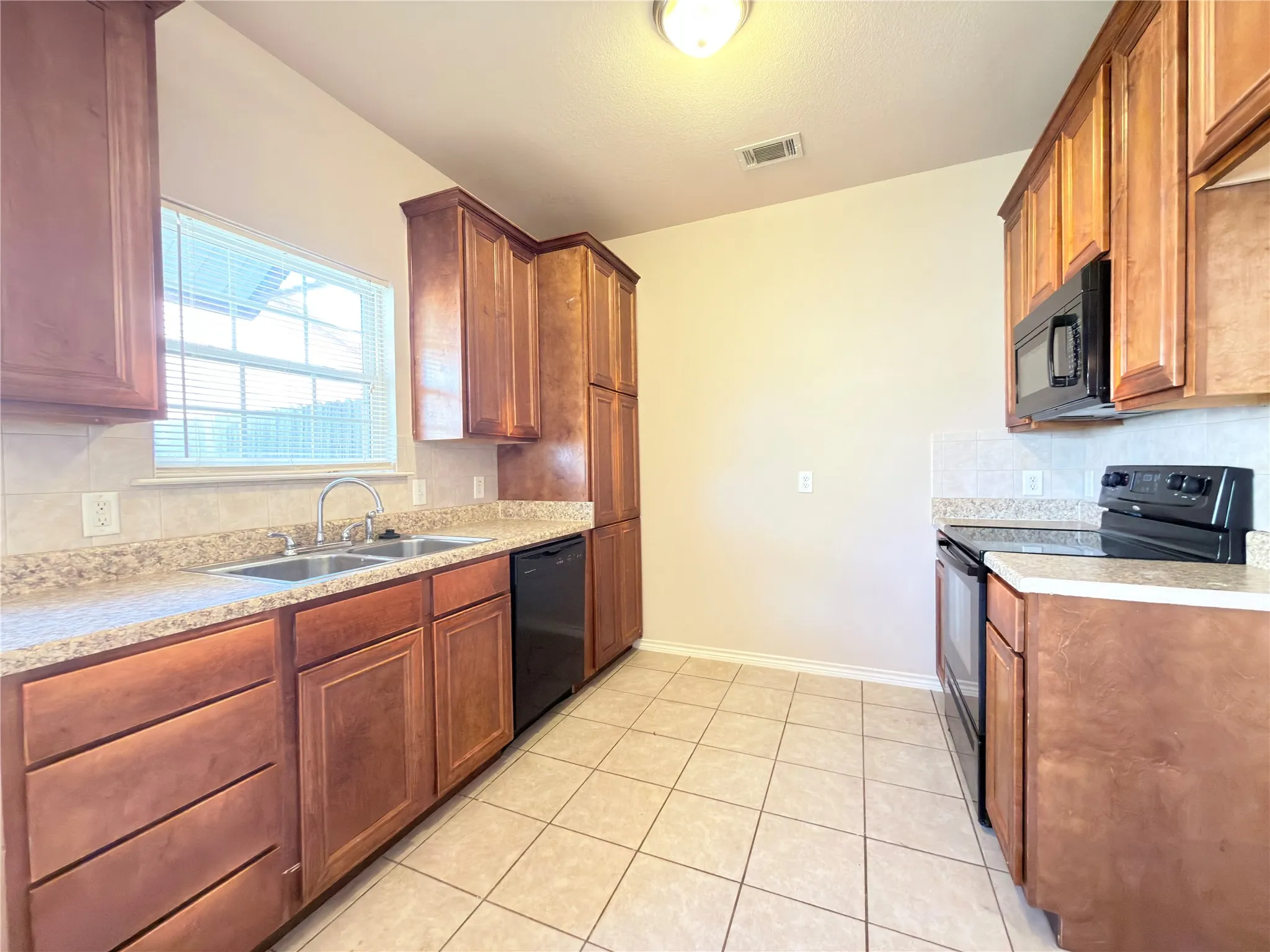 Single Family Residence For Rent in Collin County , 916 Parkplace Ridge, Princeton, Texas 75407, 3 Bedroom, 3 Bathroom, 2 Garage spaces, 1,385 Sqft, built in 2009, mls#21392398, Real Estate Agent in Princeton, Homes For Rent in Collin county, Homes For Rent in Princeton, Realtor in Princeton Texas, Real Estate Brokerage Independent Realty Texas, Luminita Cordes Realtor