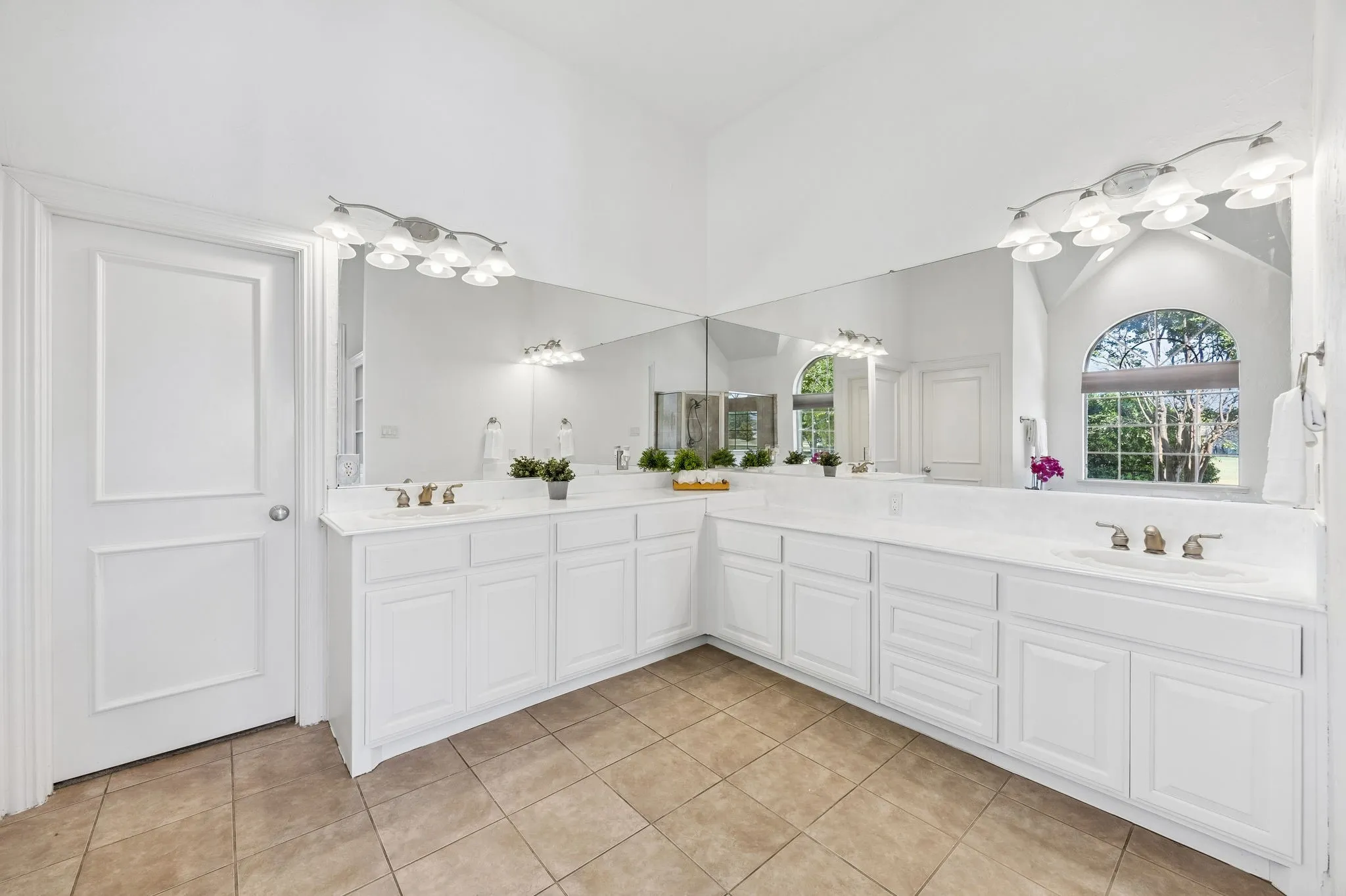Single Family Residence For Sale in Collin County , 560 Palomino Drive, Lucas, Texas 75002, 4 Bedroom, 3 Bathroom, 3 Garage spaces, 3,047 Sqft, built in 2002, mls#21389429, Real Estate Agent in Lucas, Homes For Sale in Collin county, Homes For Sale in Lucas, Realtor in Lucas Texas, Real Estate Brokerage Independent Realty Texas, Luminita Cordes Realtor