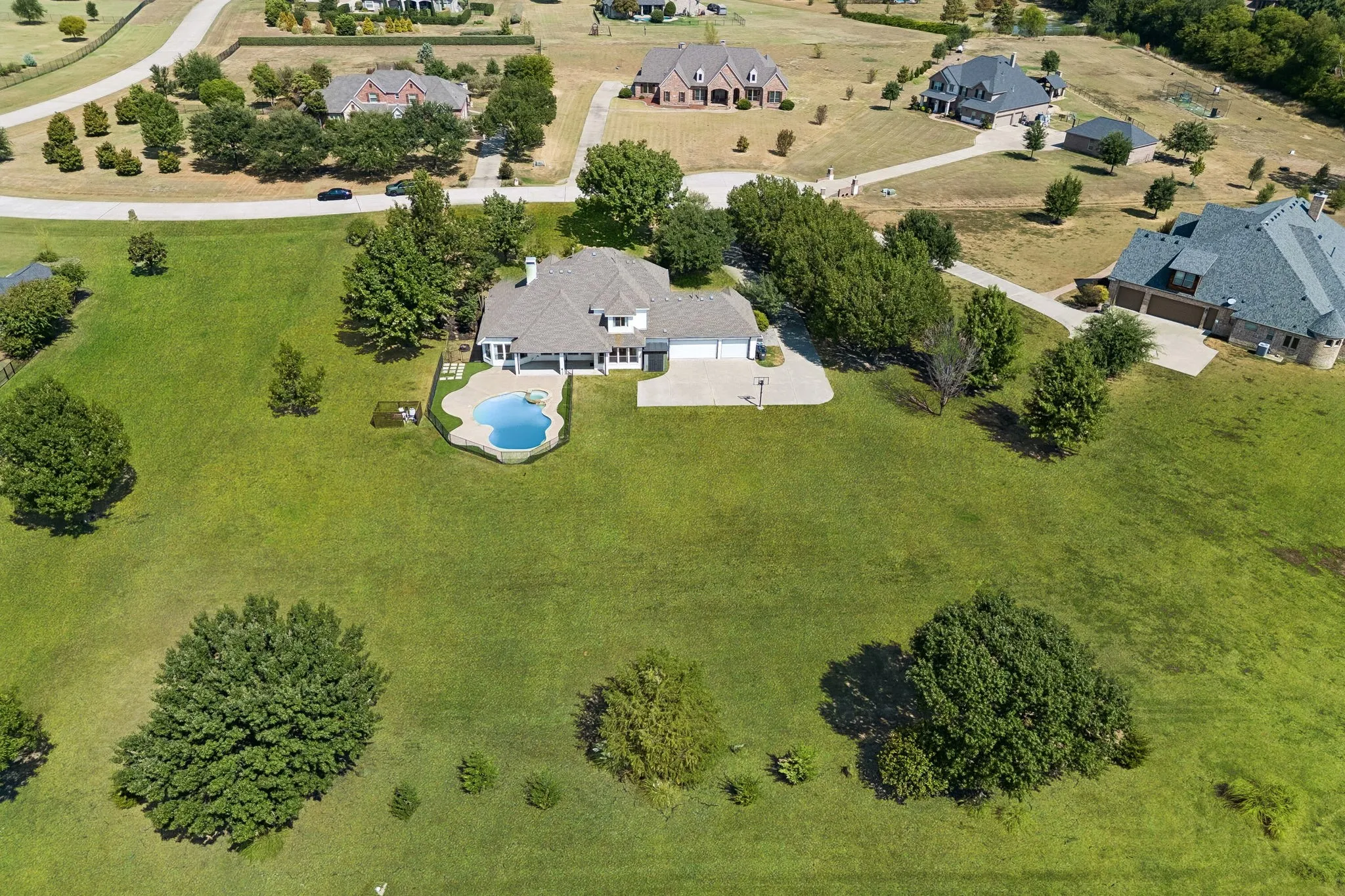 Single Family Residence For Sale in Collin County , 560 Palomino Drive, Lucas, Texas 75002, 4 Bedroom, 3 Bathroom, 3 Garage spaces, 3,047 Sqft, built in 2002, mls#21389429, Real Estate Agent in Lucas, Homes For Sale in Collin county, Homes For Sale in Lucas, Realtor in Lucas Texas, Real Estate Brokerage Independent Realty Texas, Luminita Cordes Realtor