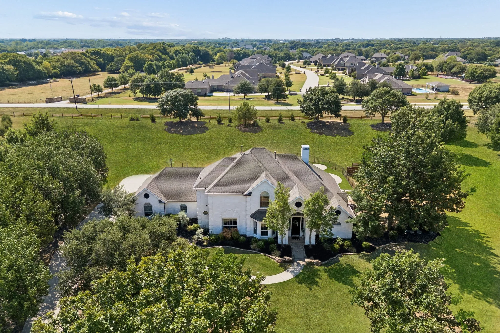 Single Family Residence For Sale in Collin County , 560 Palomino Drive, Lucas, Texas 75002, 4 Bedroom, 3 Bathroom, 3 Garage spaces, 3,047 Sqft, built in 2002, mls#21389429, Real Estate Agent in Lucas, Homes For Sale in Collin county, Homes For Sale in Lucas, Realtor in Lucas Texas, Real Estate Brokerage Independent Realty Texas, Luminita Cordes Realtor