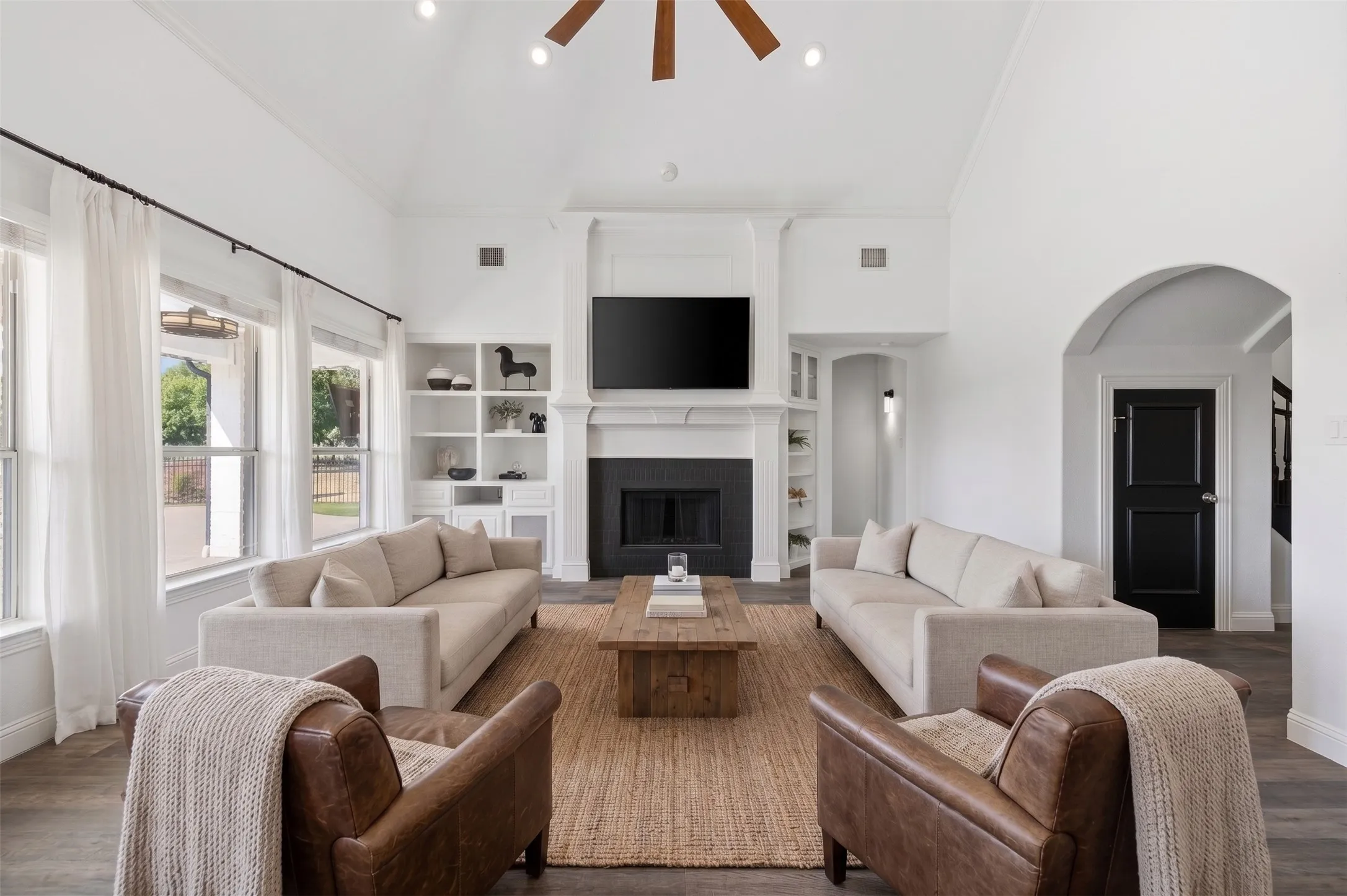 Single Family Residence For Sale in Collin County , 560 Palomino Drive, Lucas, Texas 75002, 4 Bedroom, 3 Bathroom, 3 Garage spaces, 3,047 Sqft, built in 2002, mls#21389429, Real Estate Agent in Lucas, Homes For Sale in Collin county, Homes For Sale in Lucas, Realtor in Lucas Texas, Real Estate Brokerage Independent Realty Texas, Luminita Cordes Realtor