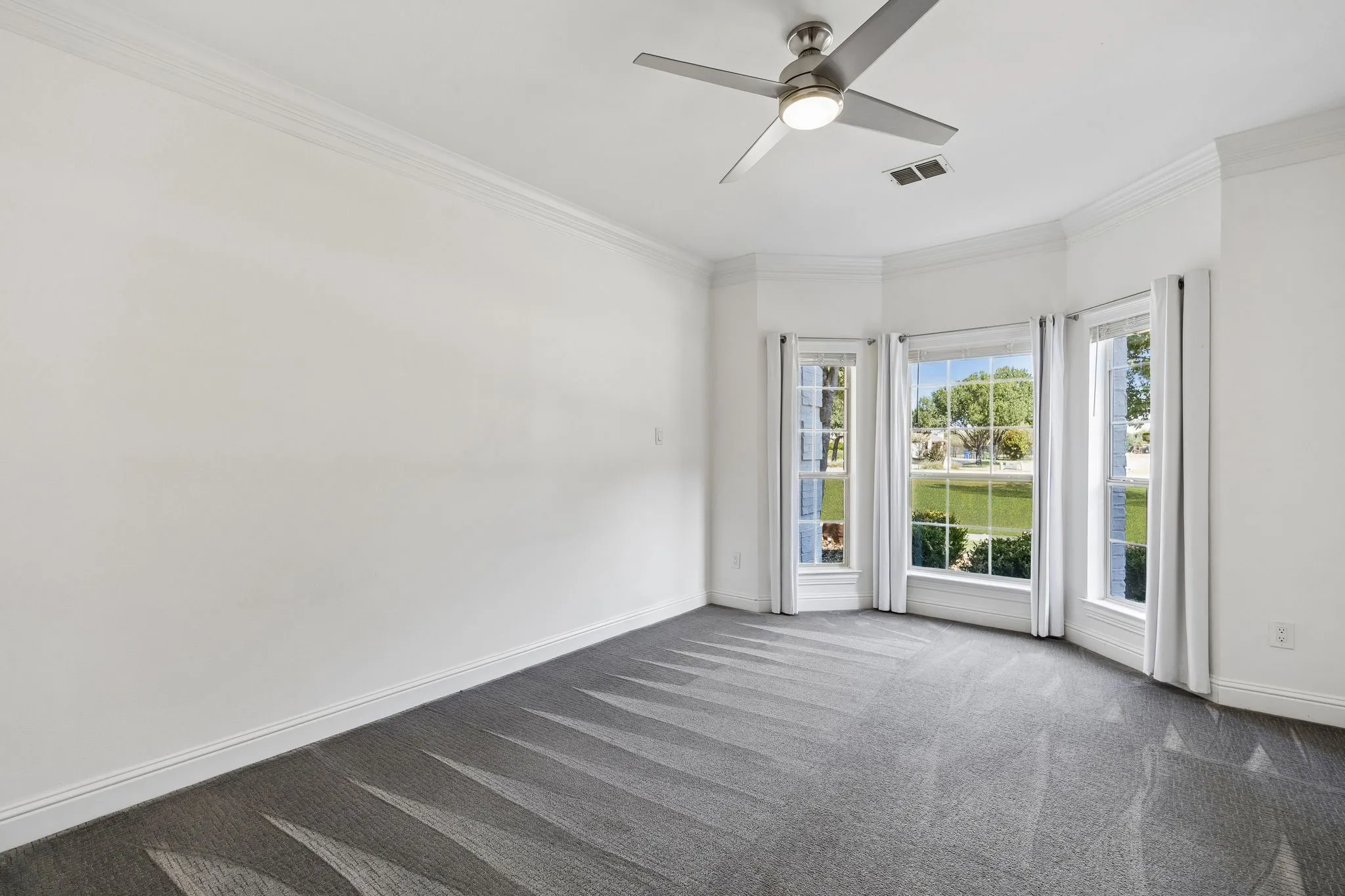 Single Family Residence For Sale in Collin County , 560 Palomino Drive, Lucas, Texas 75002, 4 Bedroom, 3 Bathroom, 3 Garage spaces, 3,047 Sqft, built in 2002, mls#21389429, Real Estate Agent in Lucas, Homes For Sale in Collin county, Homes For Sale in Lucas, Realtor in Lucas Texas, Real Estate Brokerage Independent Realty Texas, Luminita Cordes Realtor