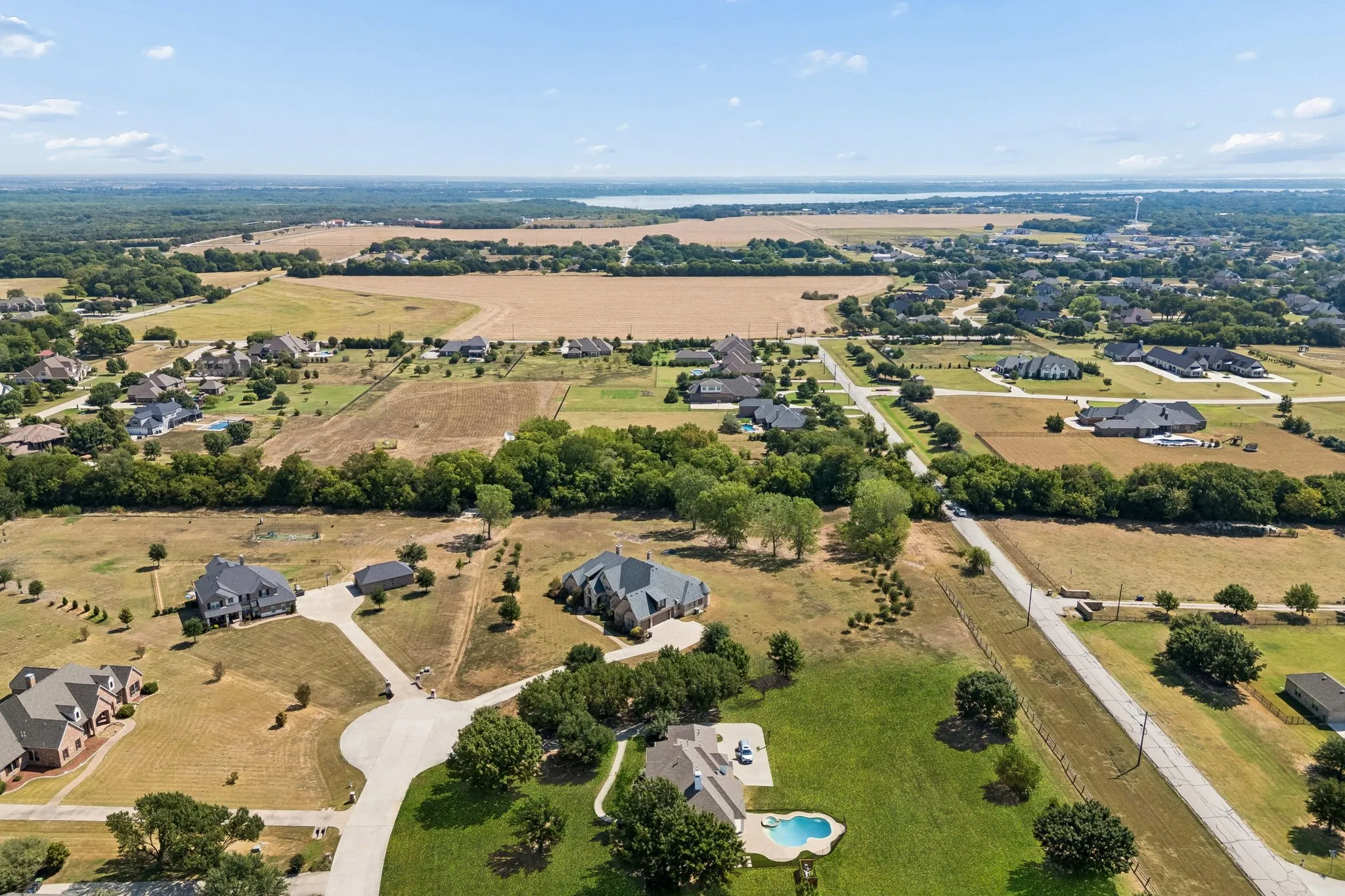 Single Family Residence For Sale in Collin County , 560 Palomino Drive, Lucas, Texas 75002, 4 Bedroom, 3 Bathroom, 3 Garage spaces, 3,047 Sqft, built in 2002, mls#21389429, Real Estate Agent in Lucas, Homes For Sale in Collin county, Homes For Sale in Lucas, Realtor in Lucas Texas, Real Estate Brokerage Independent Realty Texas, Luminita Cordes Realtor