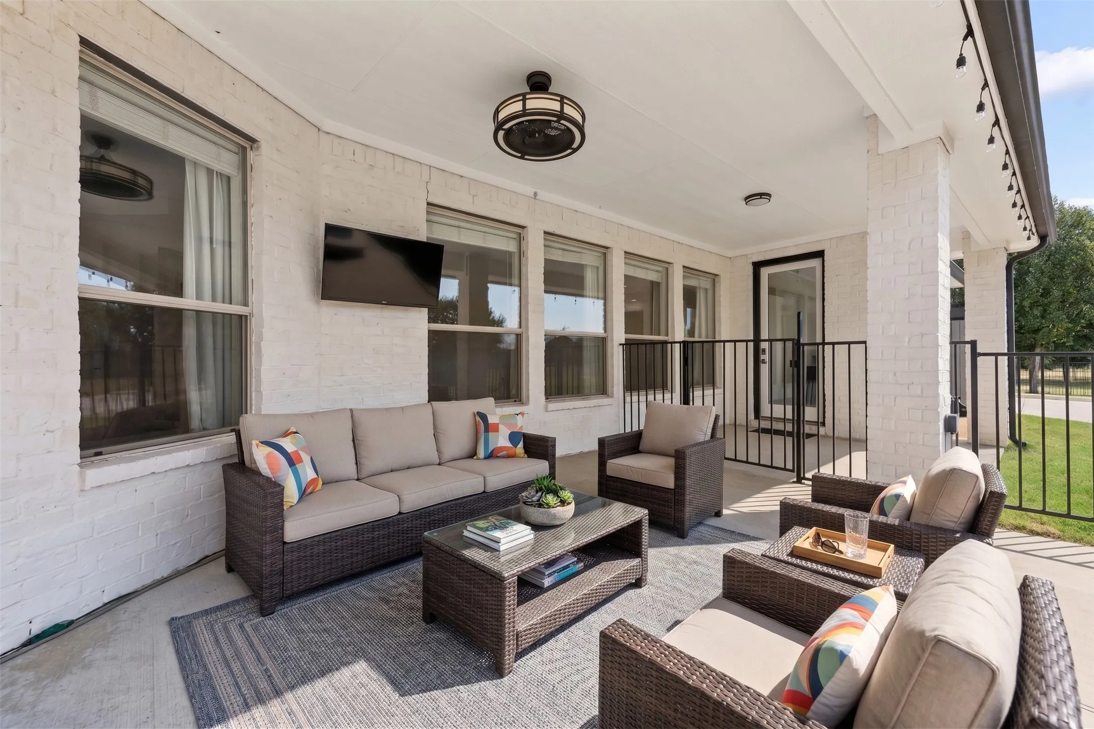 Single Family Residence For Sale in Collin County , 560 Palomino Drive, Lucas, Texas 75002, 4 Bedroom, 3 Bathroom, 3 Garage spaces, 3,047 Sqft, built in 2002, mls#21389429, Real Estate Agent in Lucas, Homes For Sale in Collin county, Homes For Sale in Lucas, Realtor in Lucas Texas, Real Estate Brokerage Independent Realty Texas, Luminita Cordes Realtor